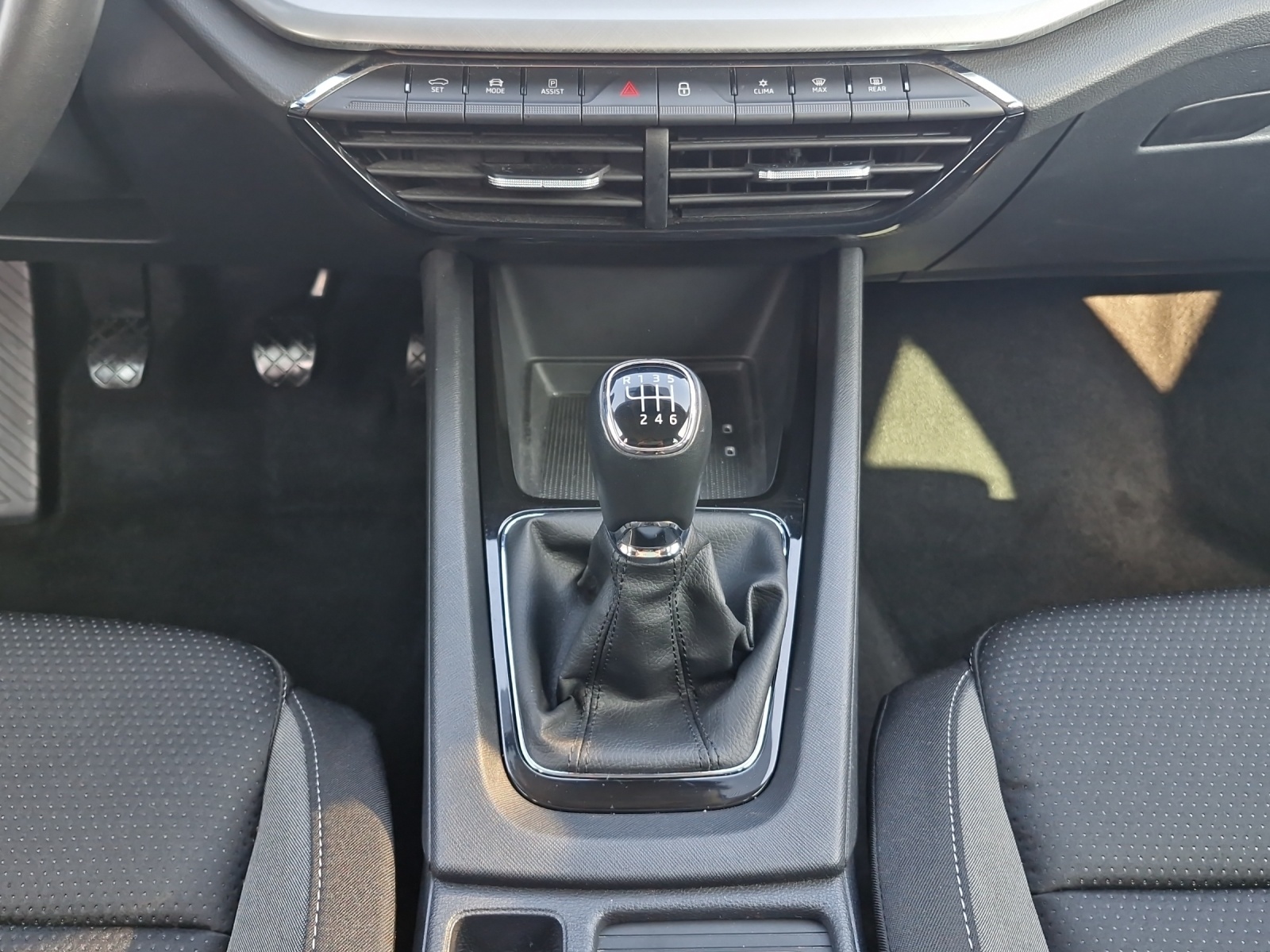 Fahrzeugabbildung SKODA Octavia Combi Ambition 2.0 TDI LED Navi AHZ SH ACC VC