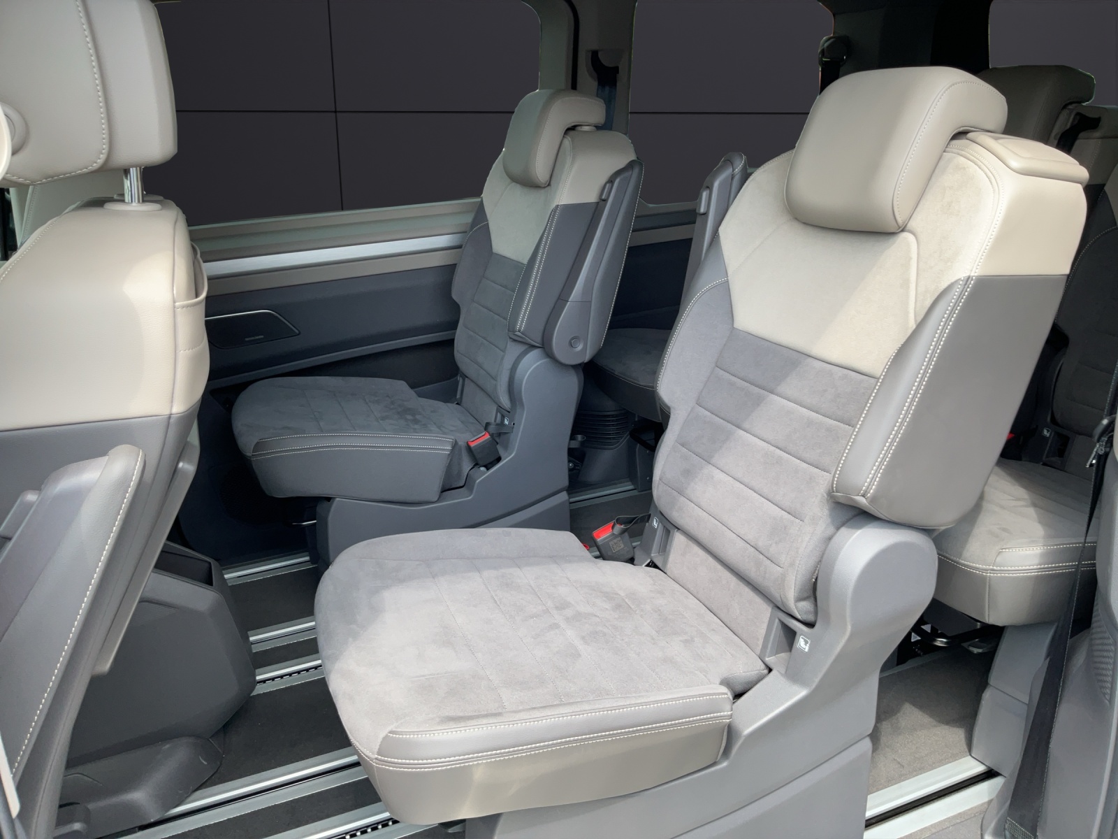 Fahrzeugabbildung Volkswagen T7 Multivan 2.0 TDI Style AHK Matrix Standh.