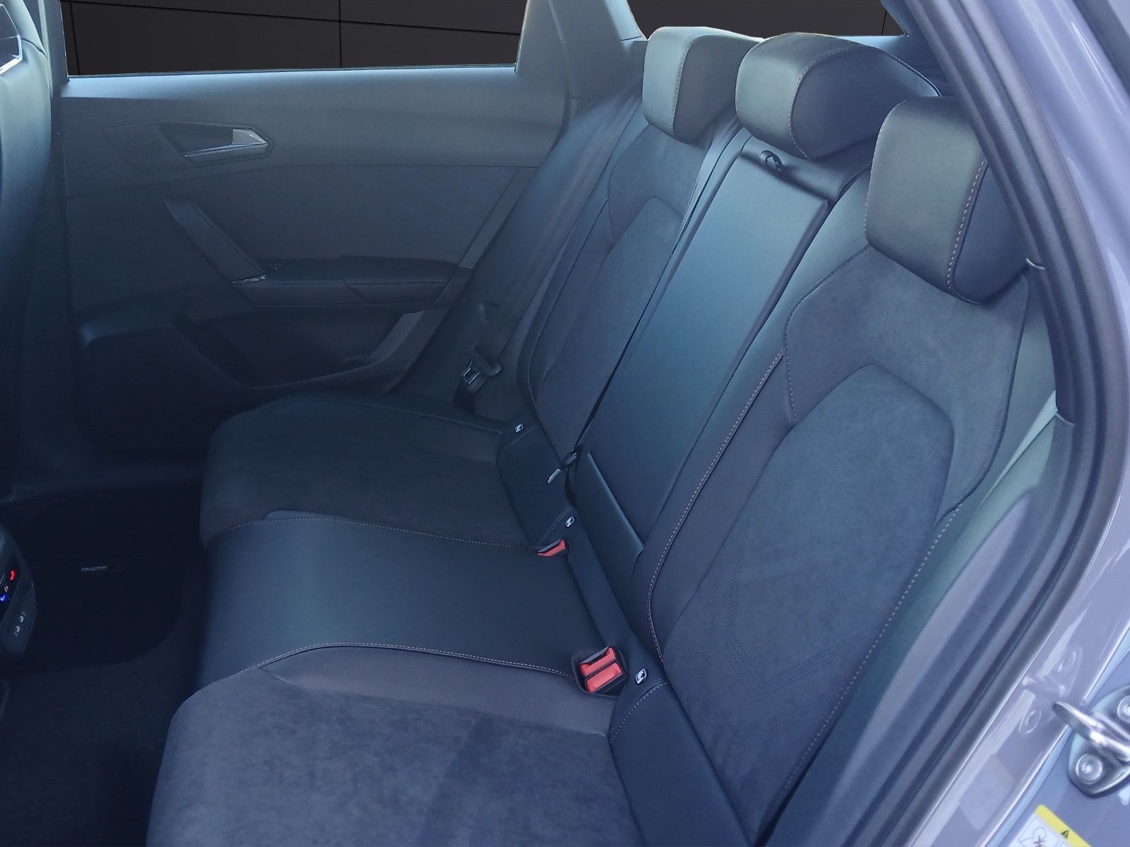 Fahrzeugabbildung CUPRA Leon Sportstourer 1.5 e-Hybrid AHK EdgeP.Navi