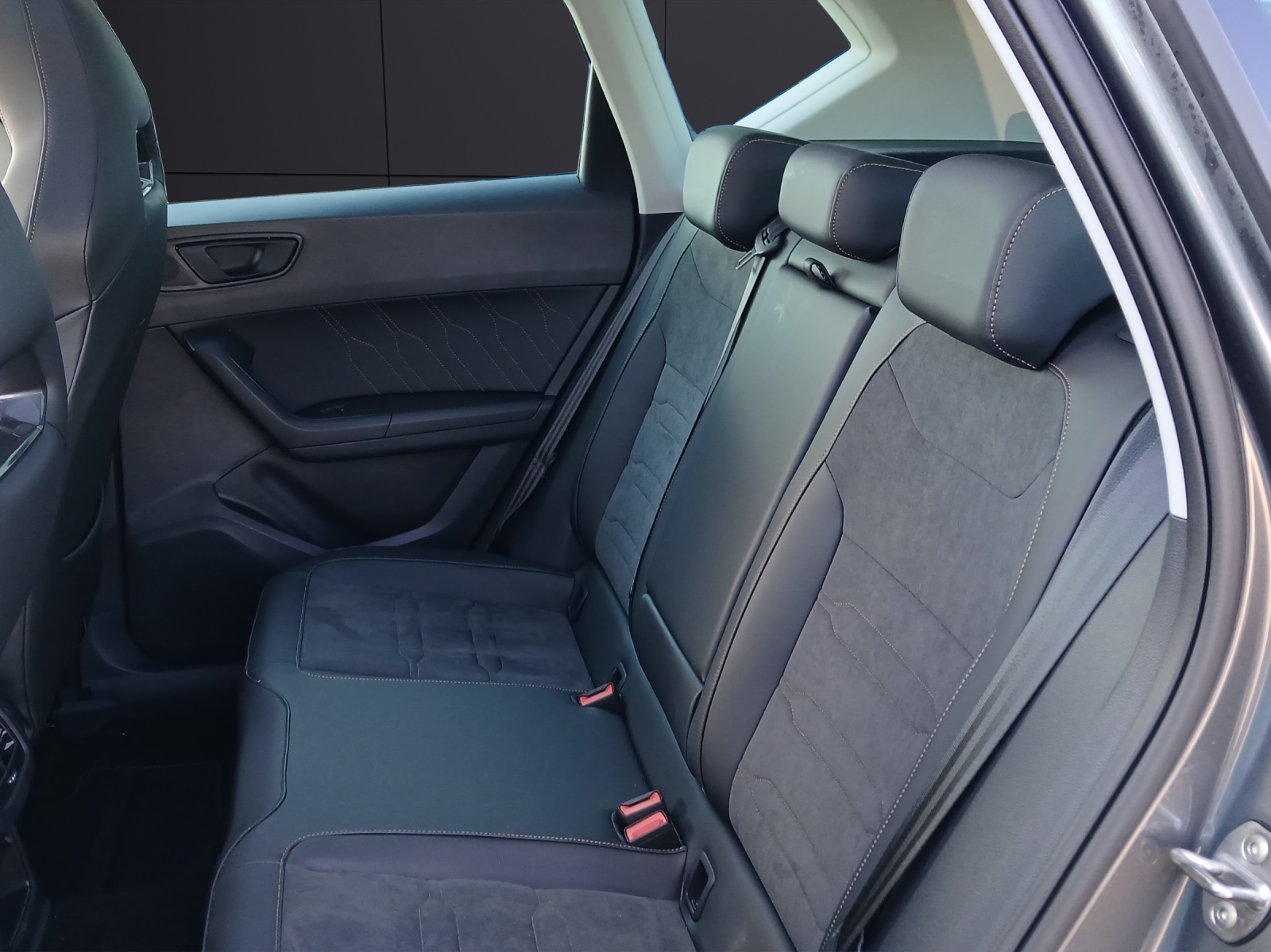 Fahrzeugabbildung CUPRA Ateca 1.5 TSI LED AHK Pano RFK NAVI App ACC SHZ