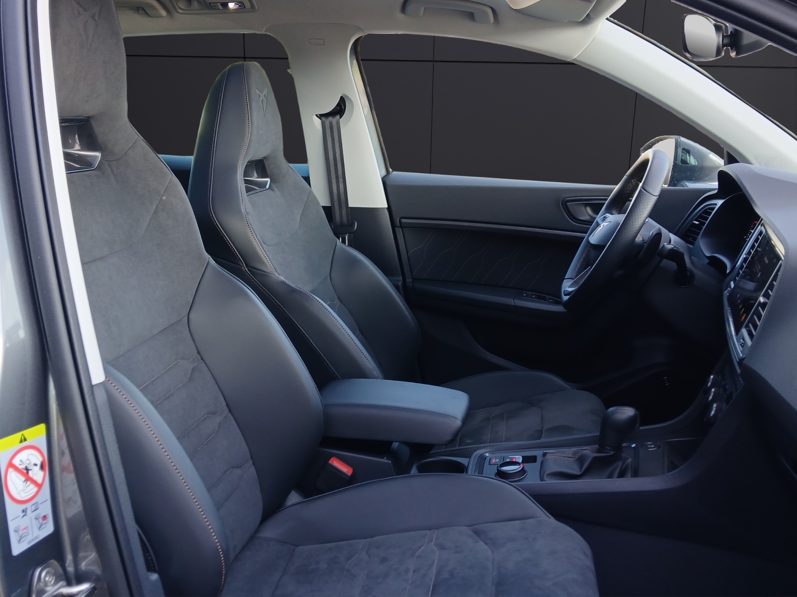 Fahrzeugabbildung CUPRA Ateca 1.5 TSI LED AHK Pano RFK NAVI App ACC SHZ