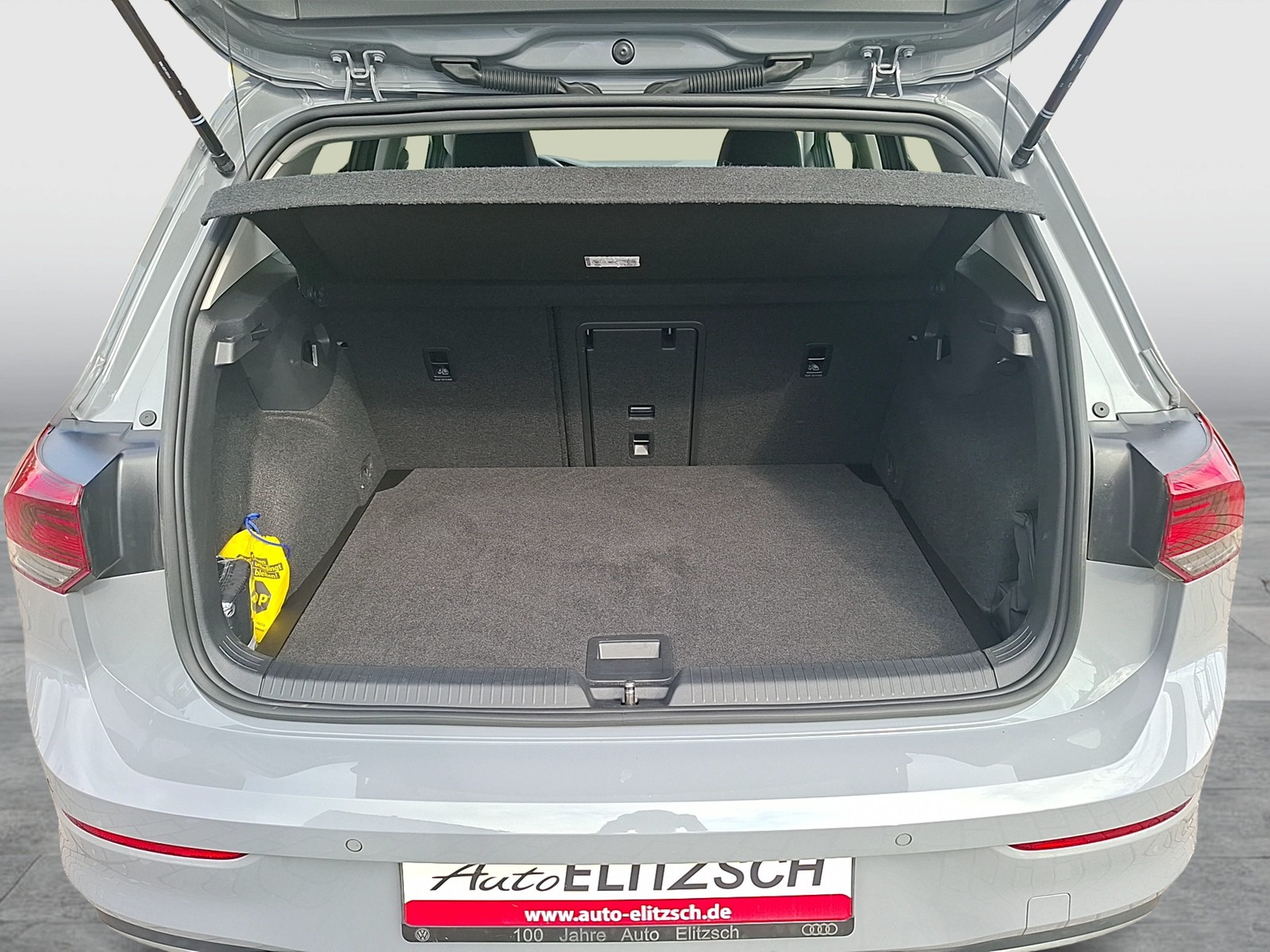 Fahrzeugabbildung Volkswagen Golf VIII TSI Style LEDplus Navi AID ACC RFK SH