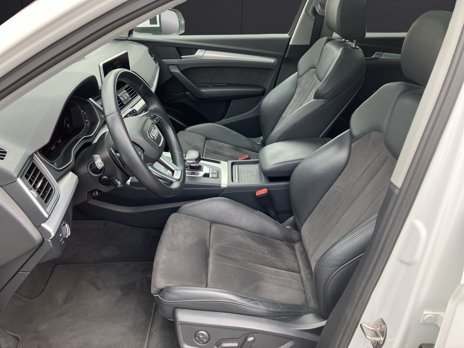 Fahrzeugabbildung Audi Q5 40 TDI quattro S-Line Matrix Navi ACC STHZ SHZ