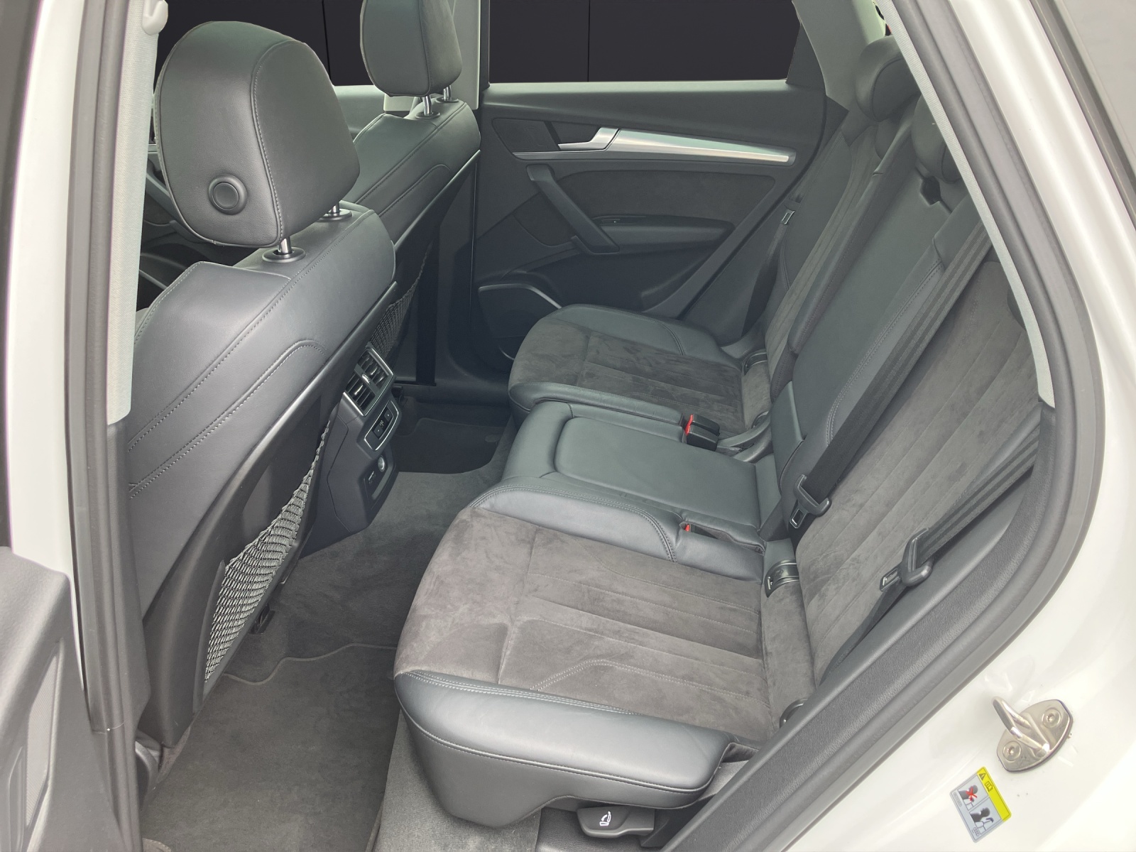 Fahrzeugabbildung Audi Q5 40 TDI quattro S-Line Matrix Navi ACC STHZ SHZ