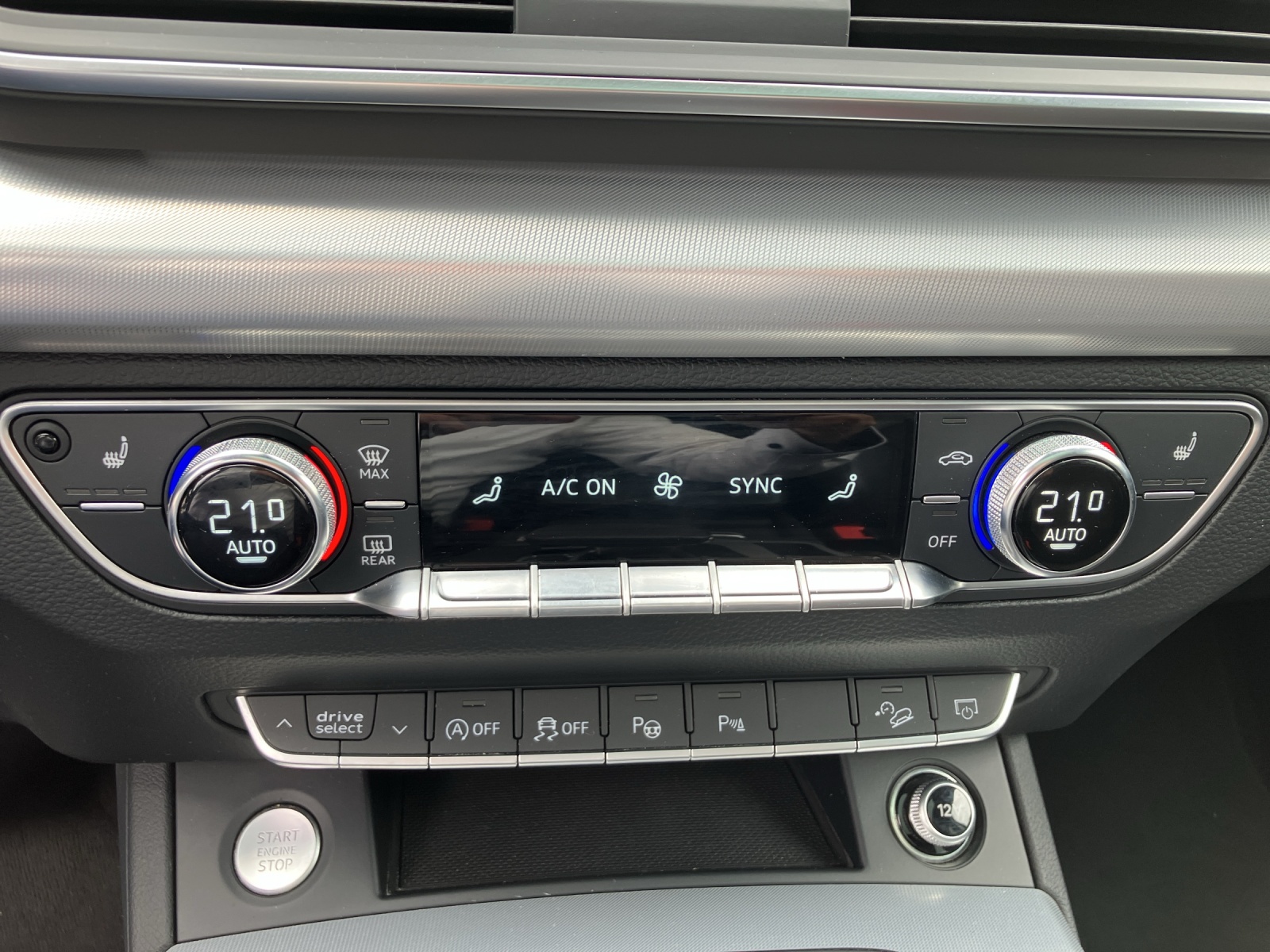 Fahrzeugabbildung Audi Q5 40 TDI quattro S-Line Matrix Navi ACC STHZ SHZ