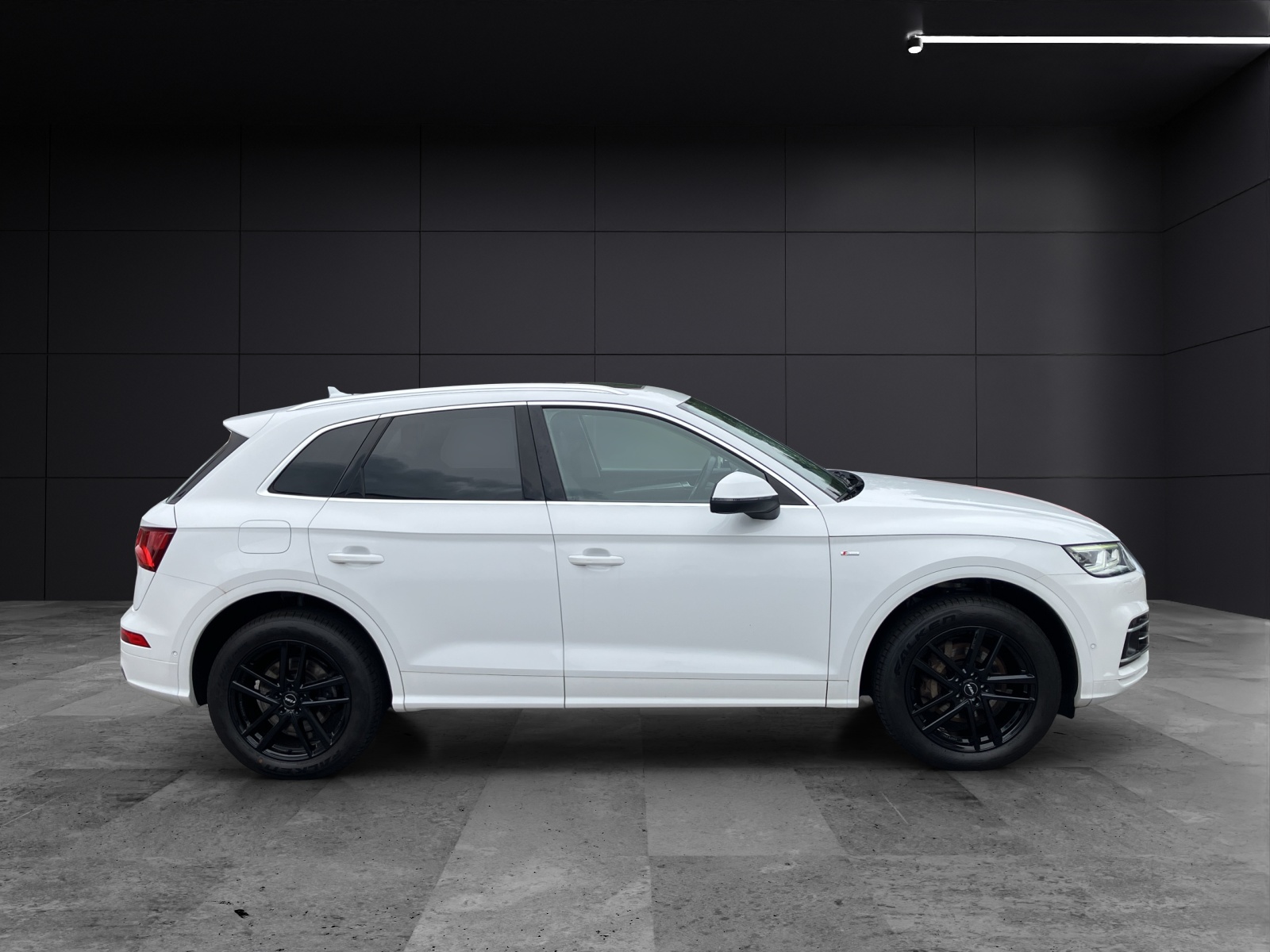 Fahrzeugabbildung Audi Q5 40 TDI quattro S-Line Matrix Navi ACC STHZ SHZ