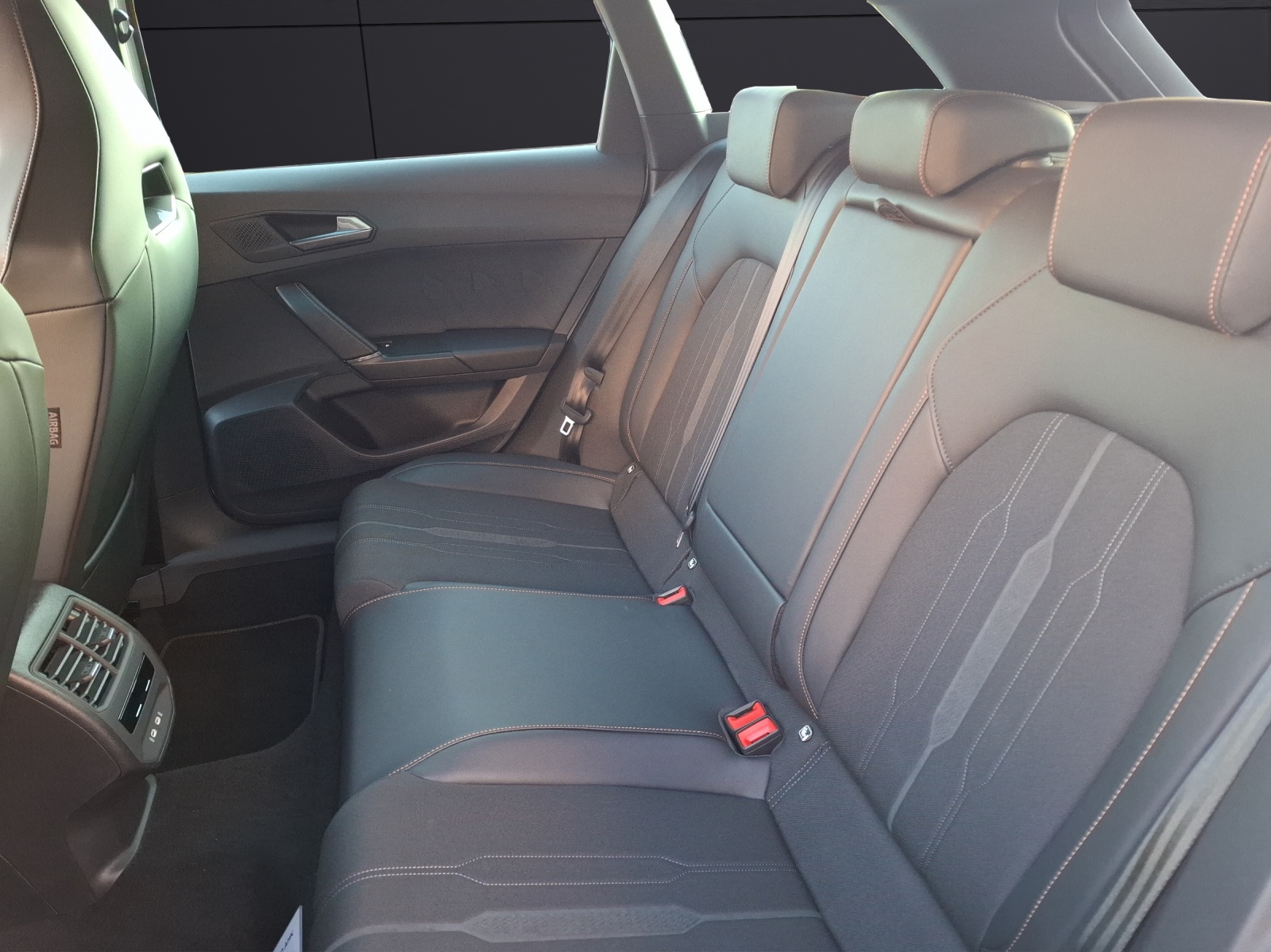 Fahrzeugabbildung CUPRA Leon ST VZ DSG 4Drive LED AHK Navi Beats LHZ ACC PDC 19