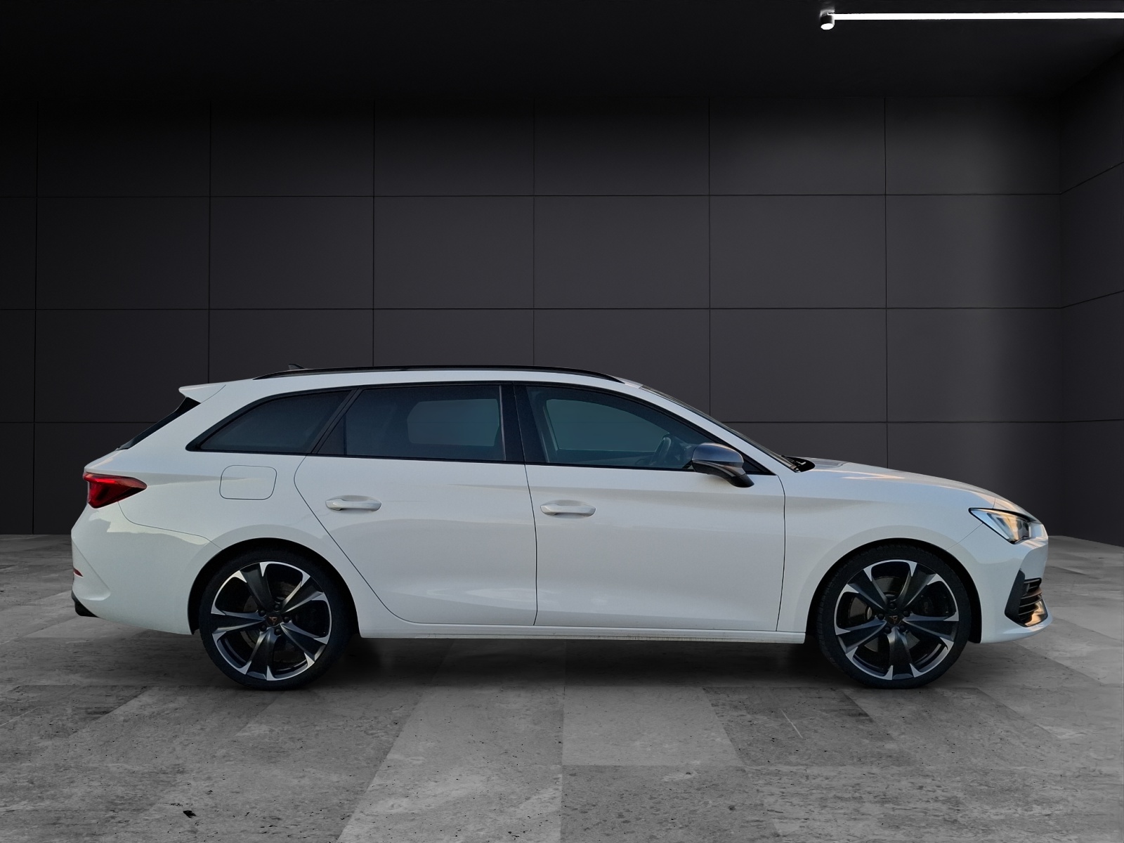 Fahrzeugabbildung CUPRA Leon ST VZ DSG 4Drive LED AHK Navi Beats LHZ ACC PDC 19