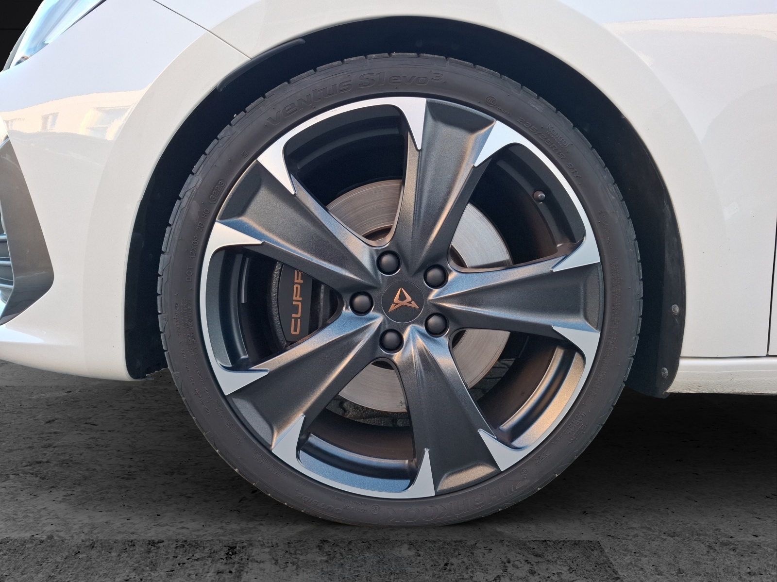 Fahrzeugabbildung CUPRA Leon ST VZ DSG 4Drive LED AHK Navi Beats LHZ ACC PDC 19