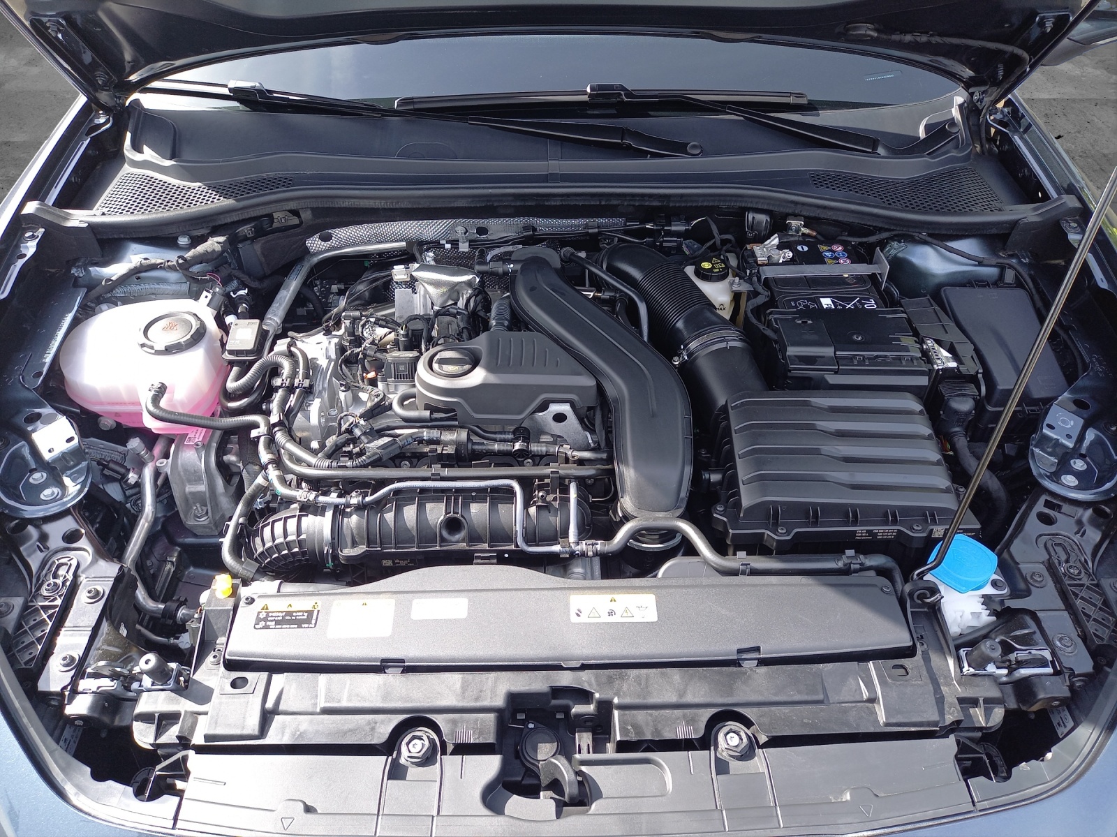 Fahrzeugabbildung SEAT Leon Sportstourer Style Edition 1.5 TSI AHZ KAMERA LED KLIMA