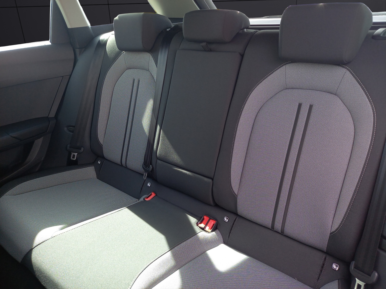 Fahrzeugabbildung SEAT Leon Sportstourer Style Edition 1.5 TSI AHZ KAMERA LED KLIMA