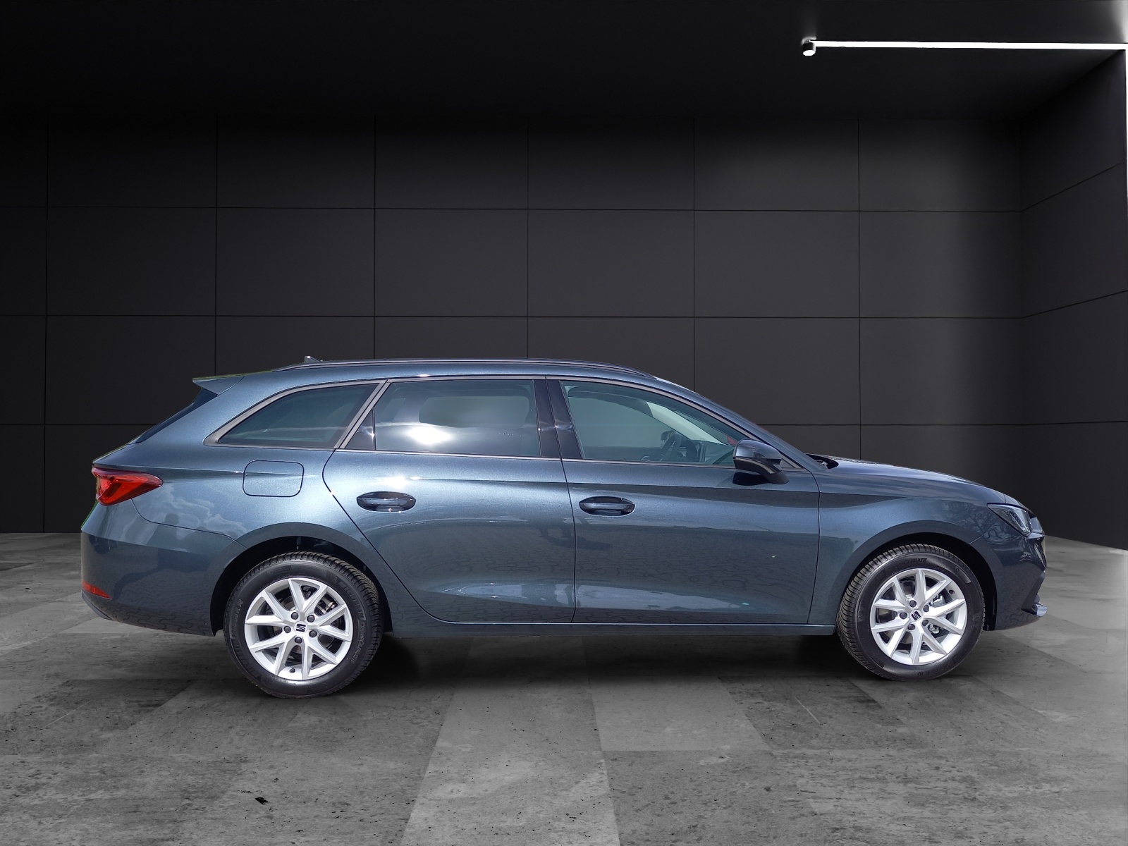 Fahrzeugabbildung SEAT Leon Sportstourer Style Edition 1.5 TSI AHZ KAMERA LED KLIMA