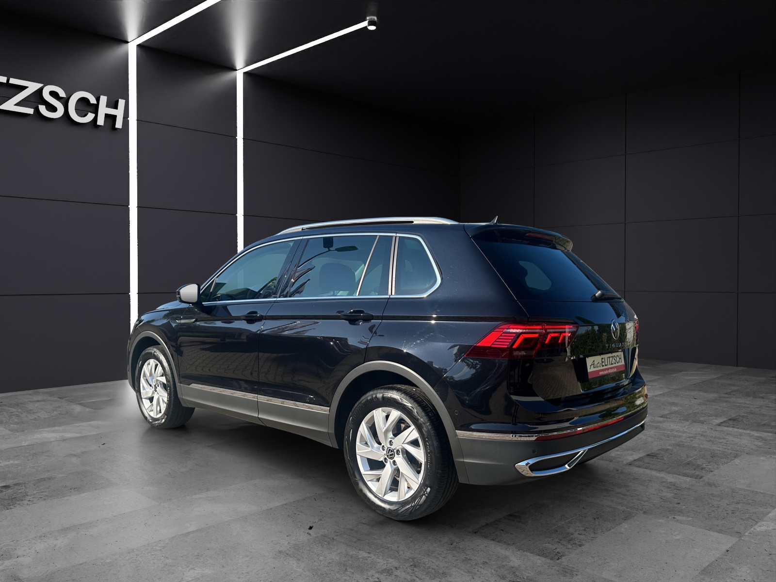 Fahrzeugabbildung Volkswagen Tiguan Elegance TDI 4M IQ.Light Navi ACC RFK SHZ