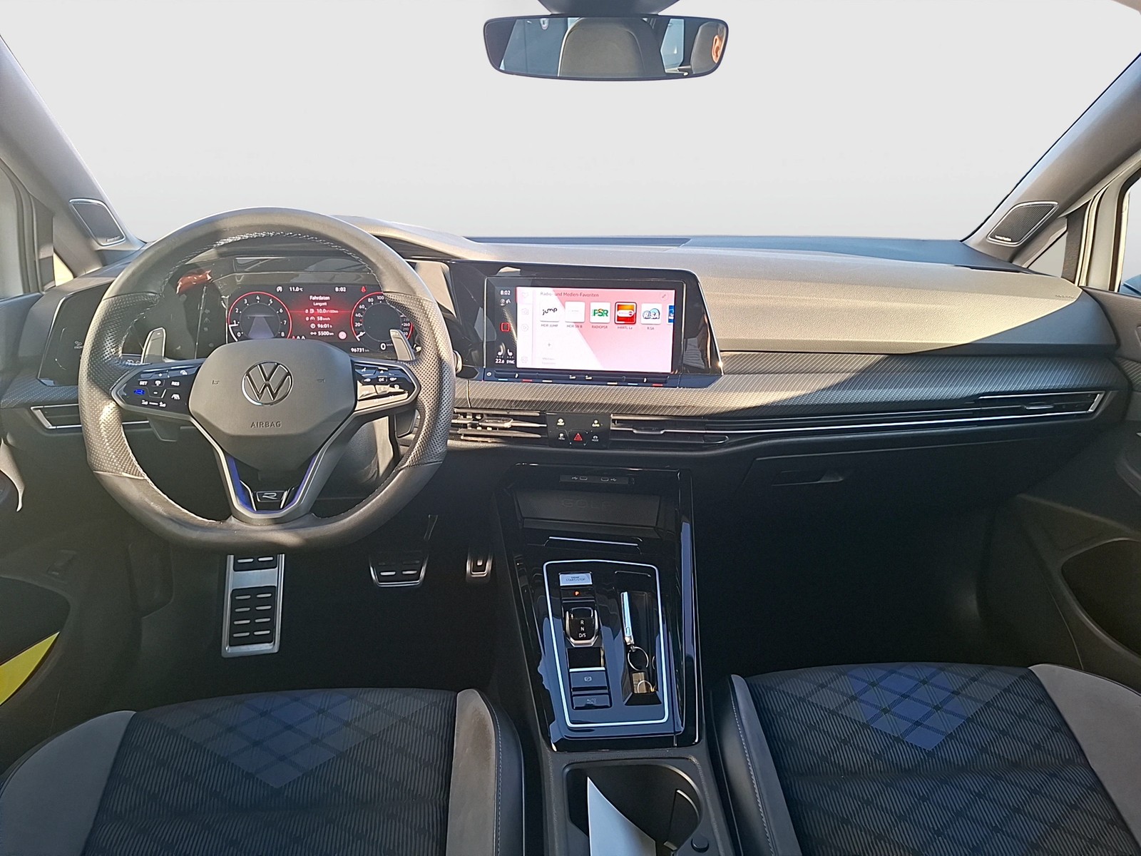 Fahrzeugabbildung Volkswagen Golf VIII Variant R DSG 4M Matrix Navi AID ACC RFK Harman SH 19