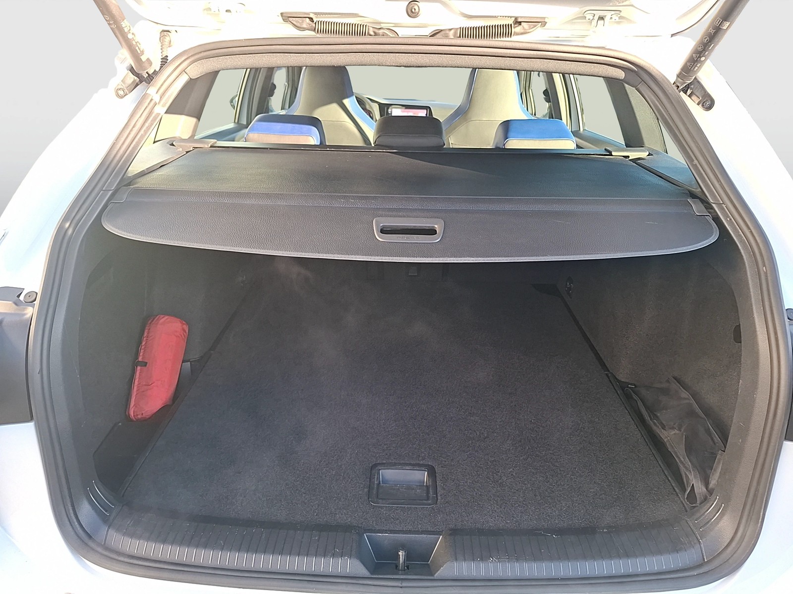 Fahrzeugabbildung Volkswagen Golf VIII Variant R DSG 4M Matrix Navi AID ACC RFK Harman SH 19
