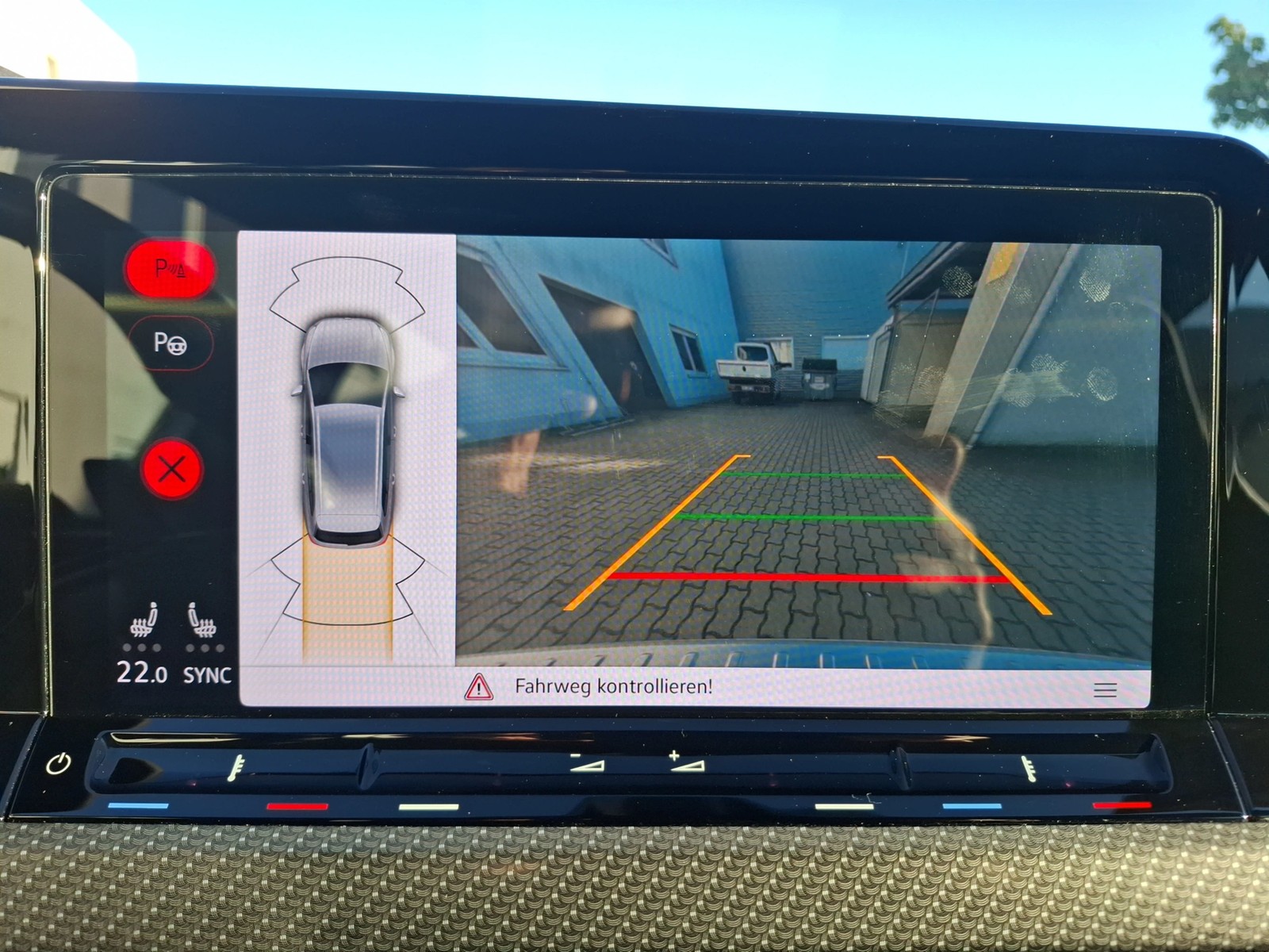 Fahrzeugabbildung Volkswagen Golf VIII Variant R DSG 4M Matrix Navi AID ACC RFK Harman SH 19
