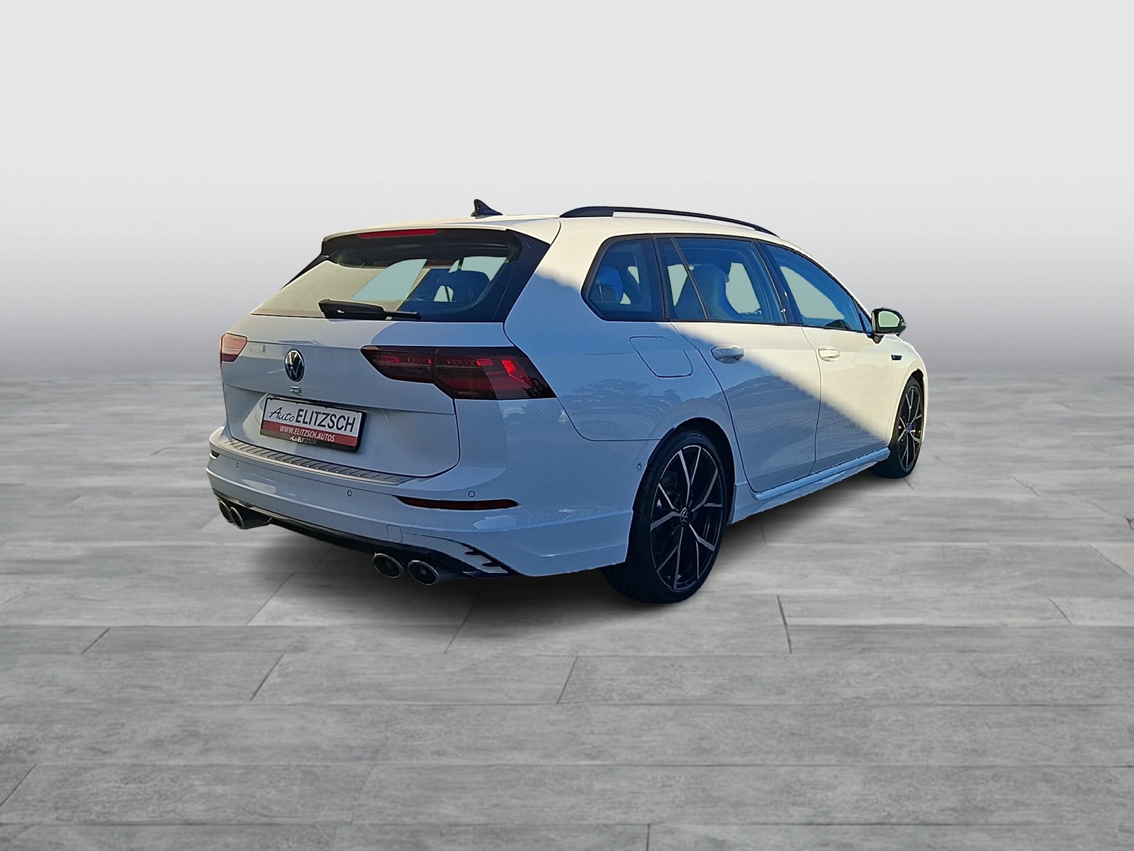 Fahrzeugabbildung Volkswagen Golf VIII Variant R DSG 4M Matrix Navi AID ACC RFK Harman SH 19