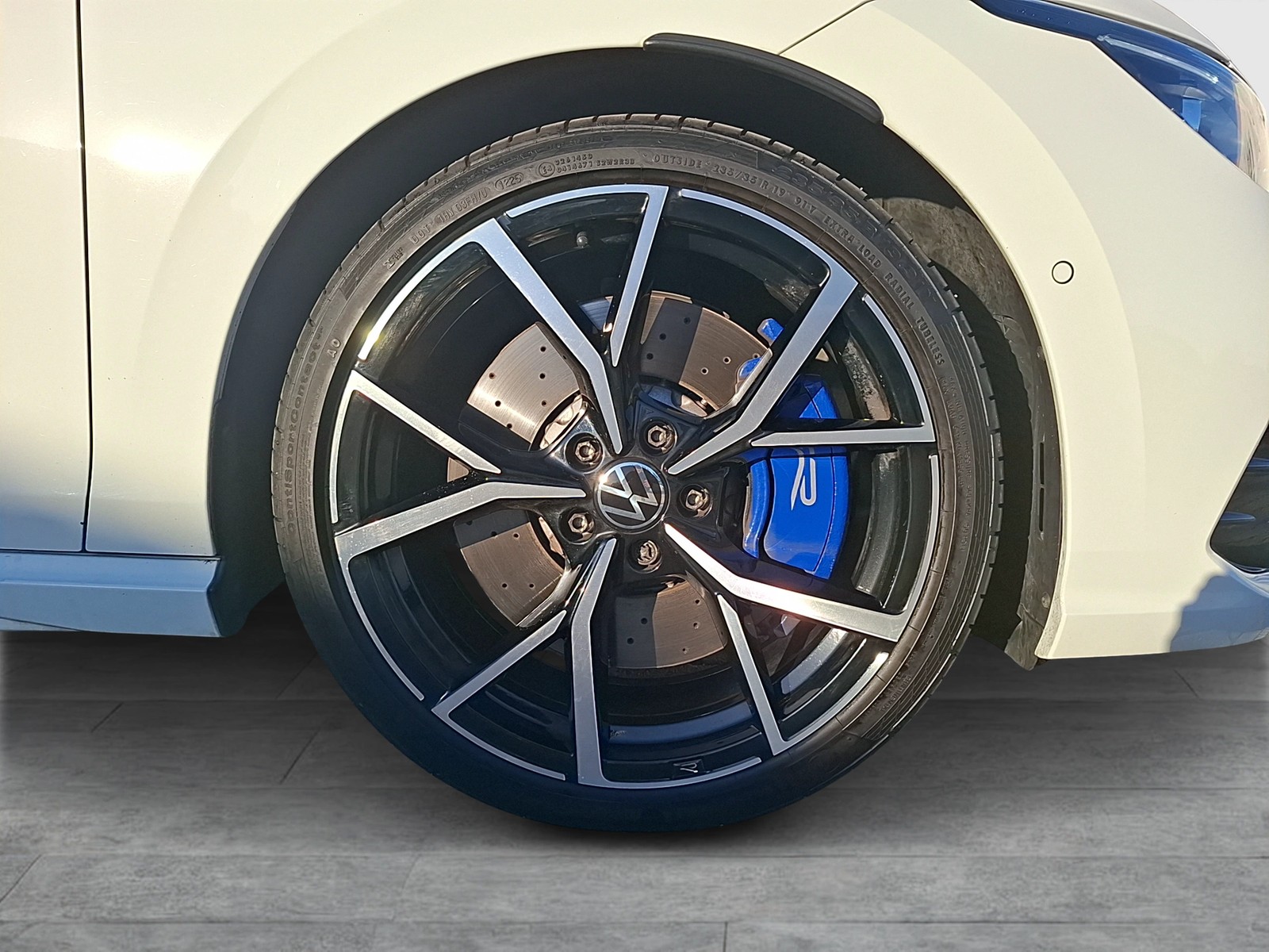 Fahrzeugabbildung Volkswagen Golf VIII Variant R DSG 4M Matrix Navi AID ACC RFK Harman SH 19