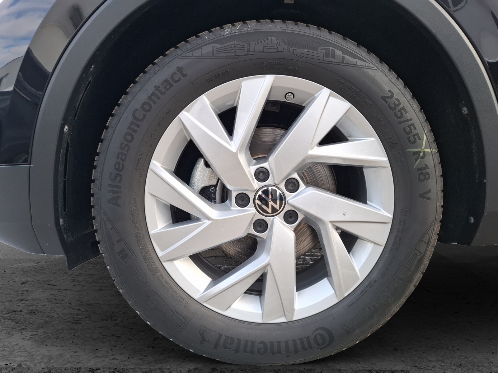 Fahrzeugabbildung Volkswagen Tiguan TSI Move LED ACC AHK NAVI PDC SHZ LM