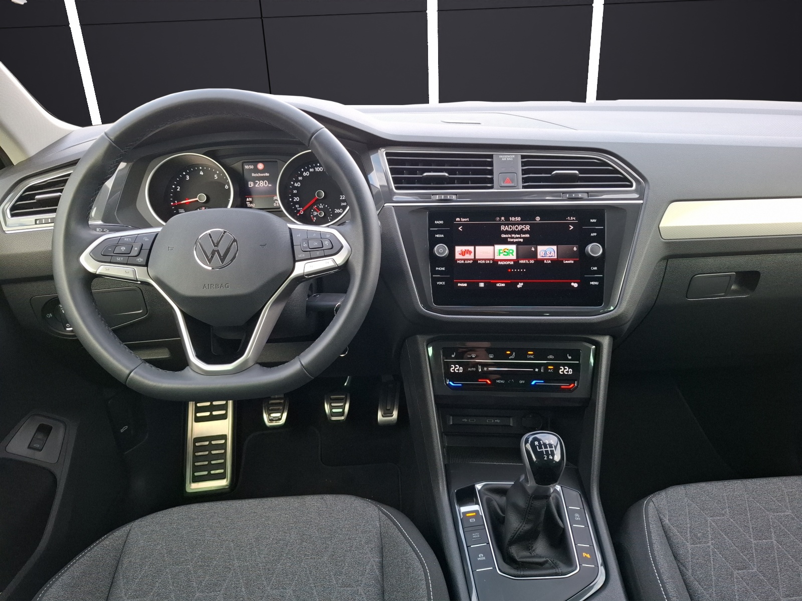 Fahrzeugabbildung Volkswagen Tiguan TSI Move LED ACC AHK NAVI PDC SHZ LM