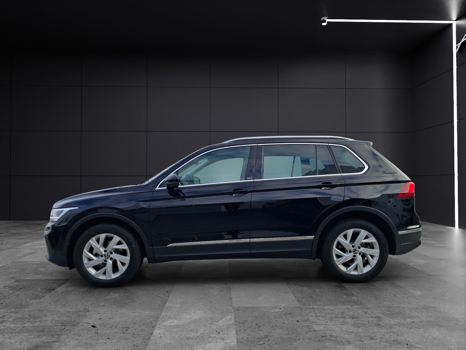 Fahrzeugabbildung Volkswagen Tiguan TSI Move LED ACC AHK NAVI PDC SHZ LM