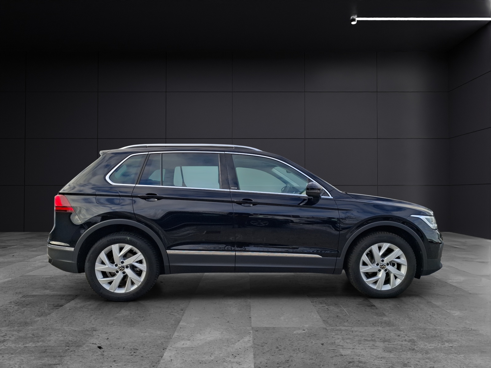 Fahrzeugabbildung Volkswagen Tiguan TSI Move LED ACC AHK NAVI PDC SHZ LM