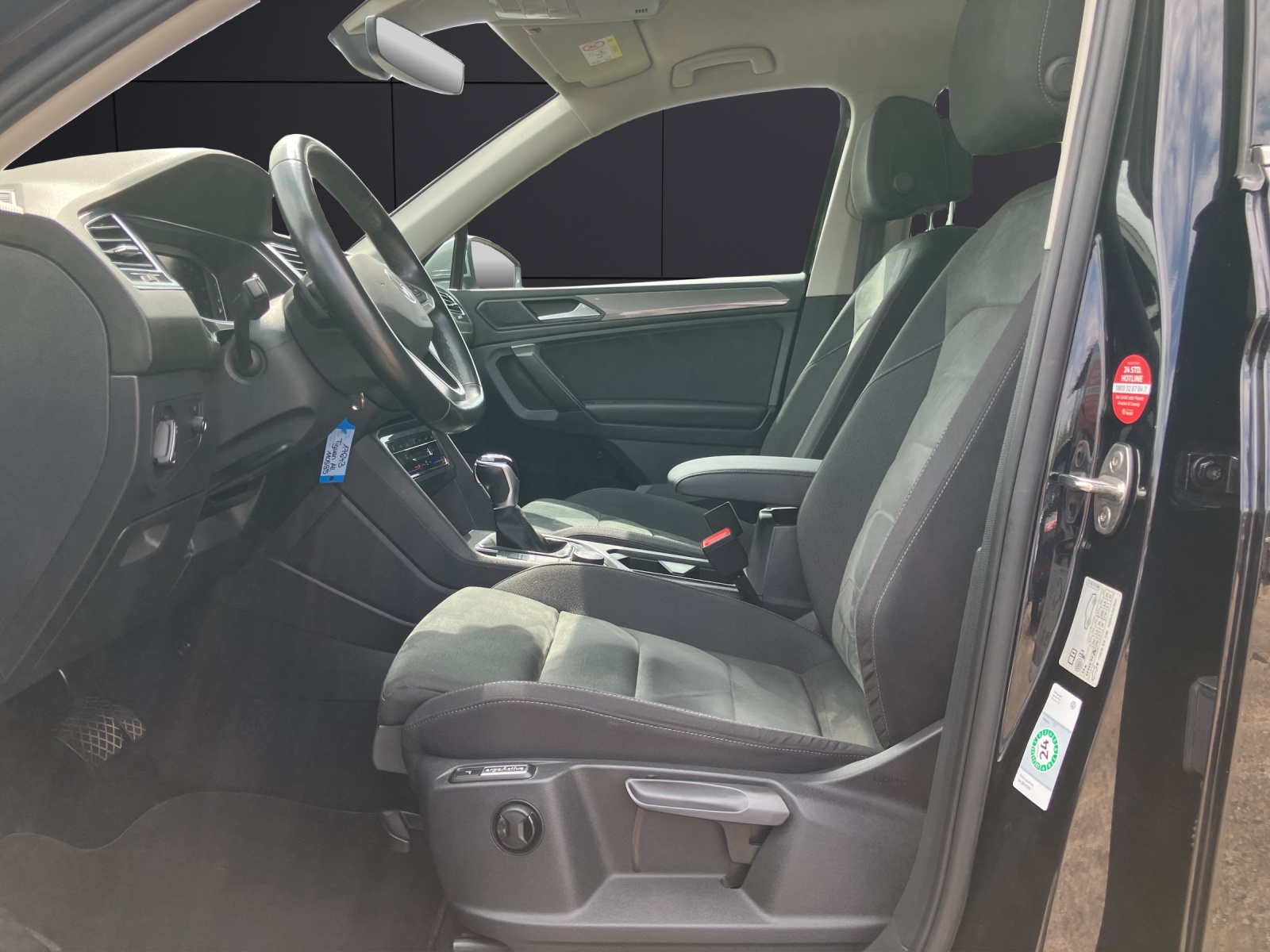 Fahrzeugabbildung Volkswagen Tiguan Allspace Business TDI DSG 4M LED ACC AHK 360° SHZ HuD Navi