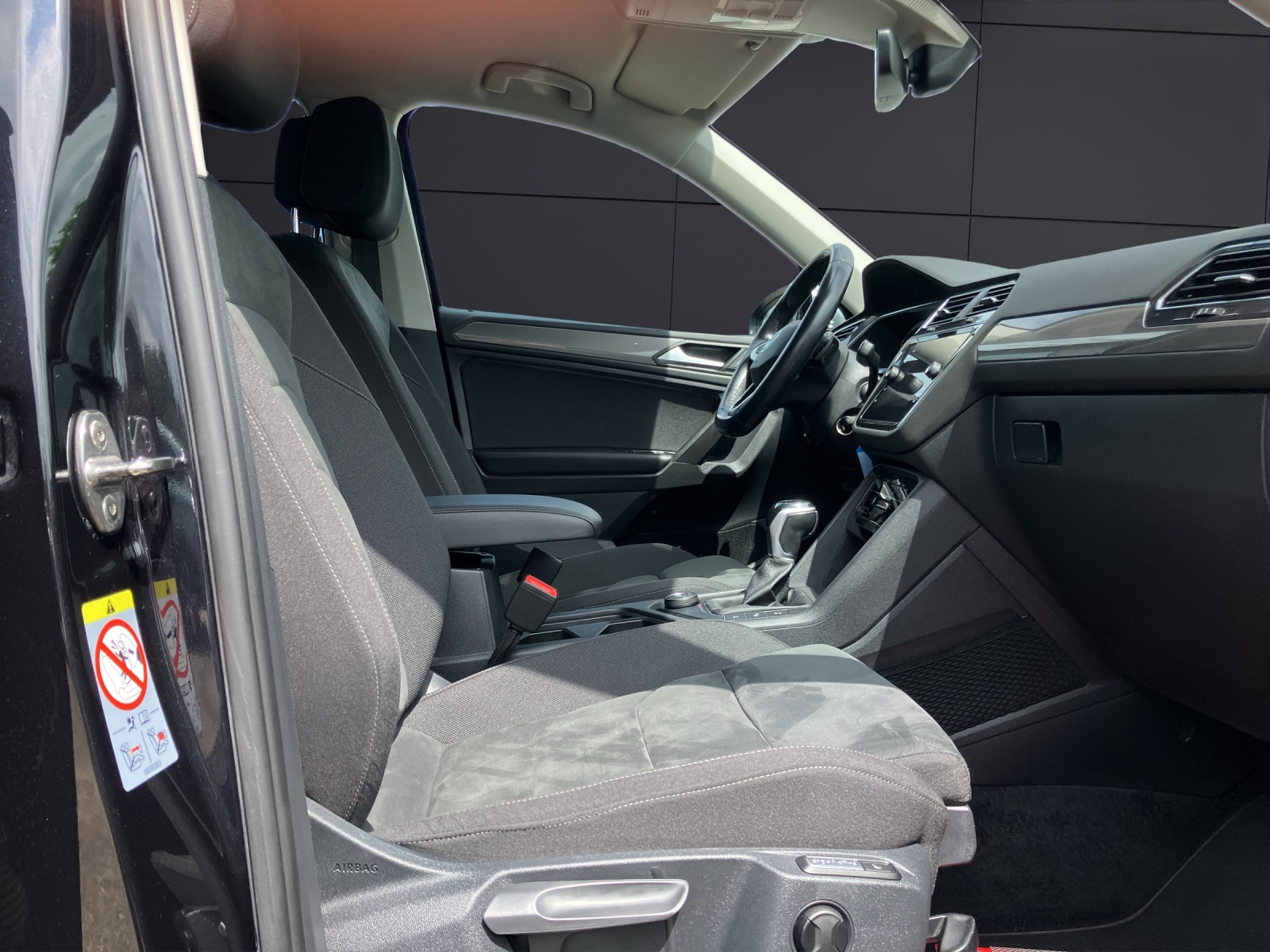 Fahrzeugabbildung Volkswagen Tiguan Allspace Business TDI DSG 4M LED ACC AHK 360° SHZ HuD Navi