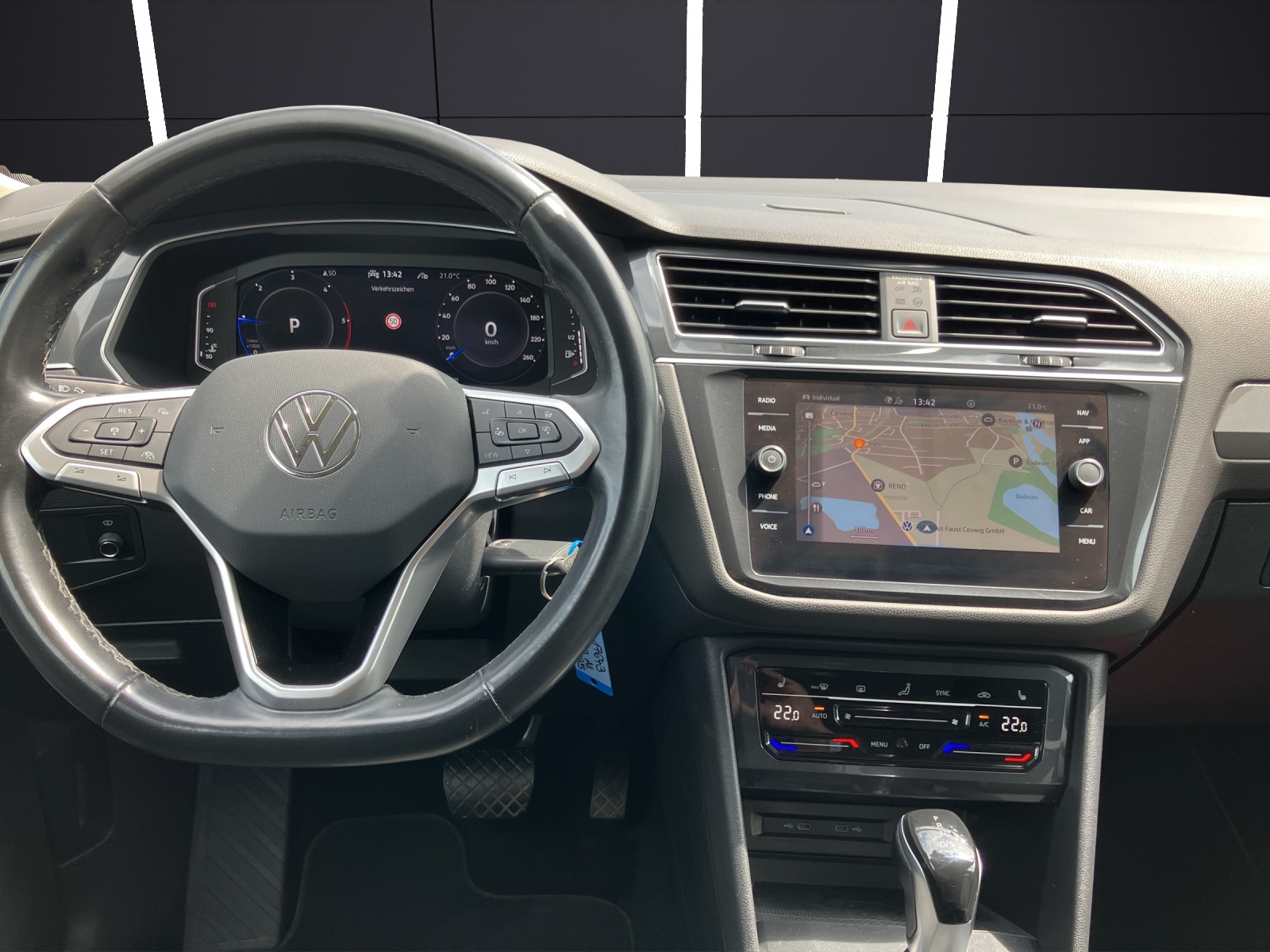 Fahrzeugabbildung Volkswagen Tiguan Allspace Business TDI DSG 4M LED ACC AHK 360° SHZ HuD Navi
