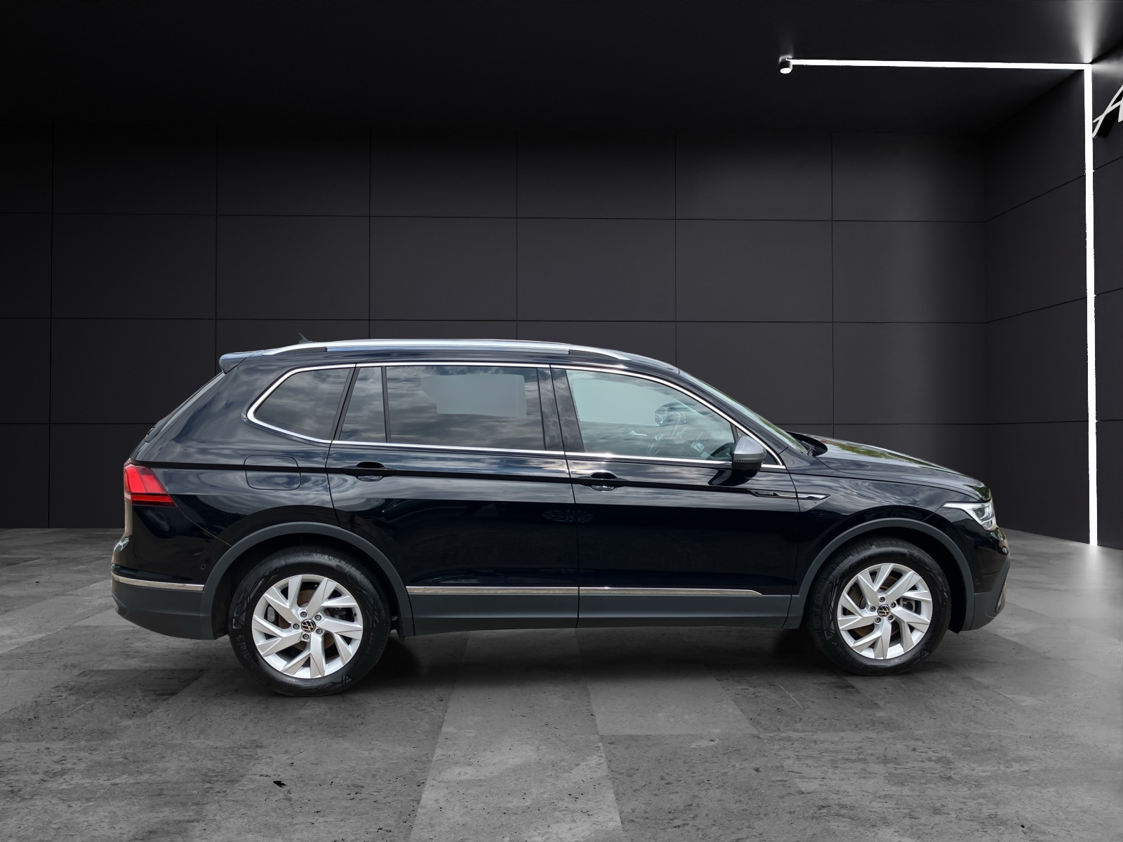 Fahrzeugabbildung Volkswagen Tiguan Allspace Business TDI DSG 4M LED ACC AHK 360° SHZ HuD Navi