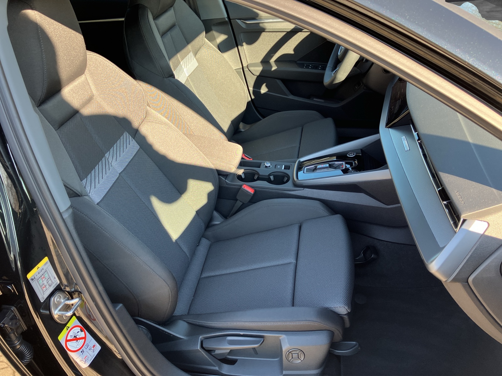Fahrzeugabbildung Audi A3 Sportback 35 TDI advanced S tronic LED Navi, Sportsitze