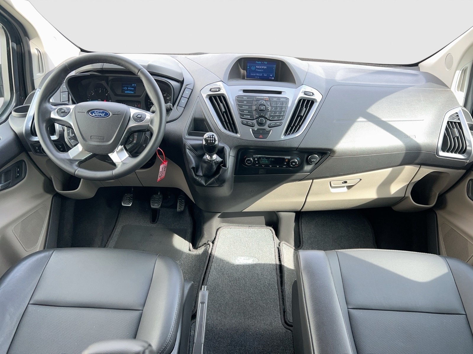 Fahrzeugabbildung Ford Tourneo Custom Business EditionTitanium Stanh. + FB Leder SH 6-Sitze