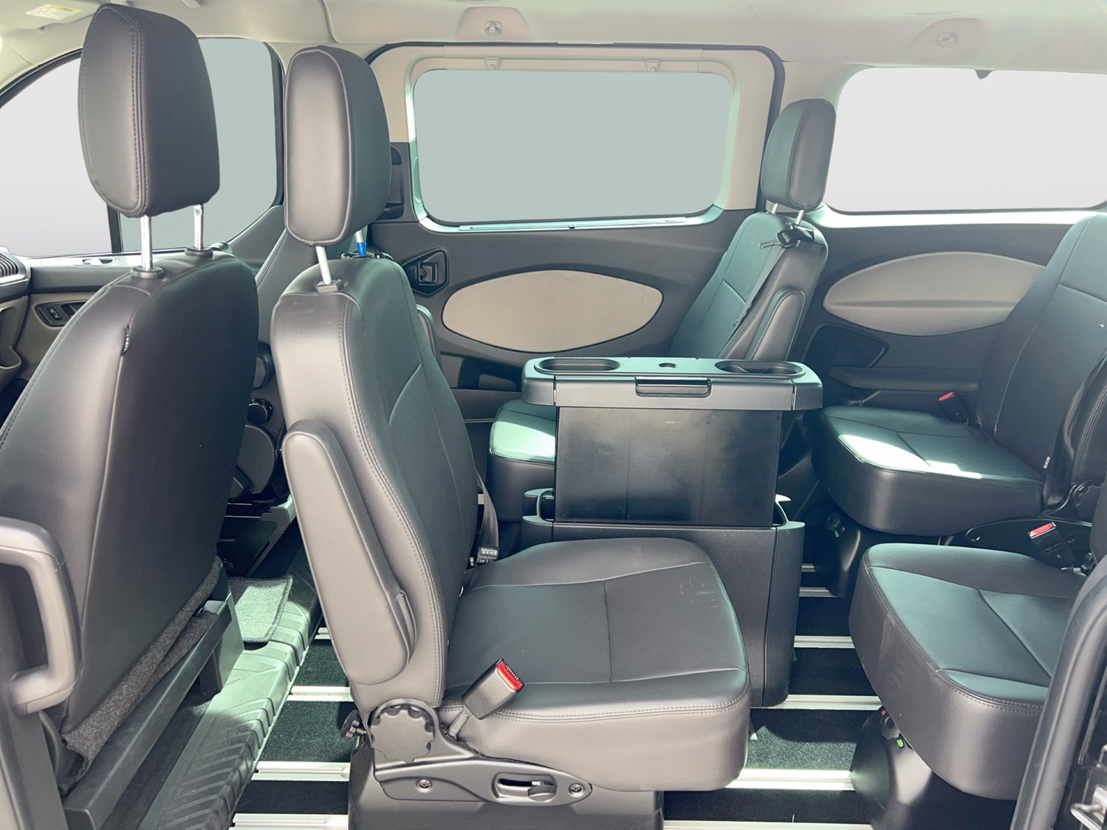 Fahrzeugabbildung Ford Tourneo Custom Business EditionTitanium Stanh. + FB Leder SH 6-Sitze