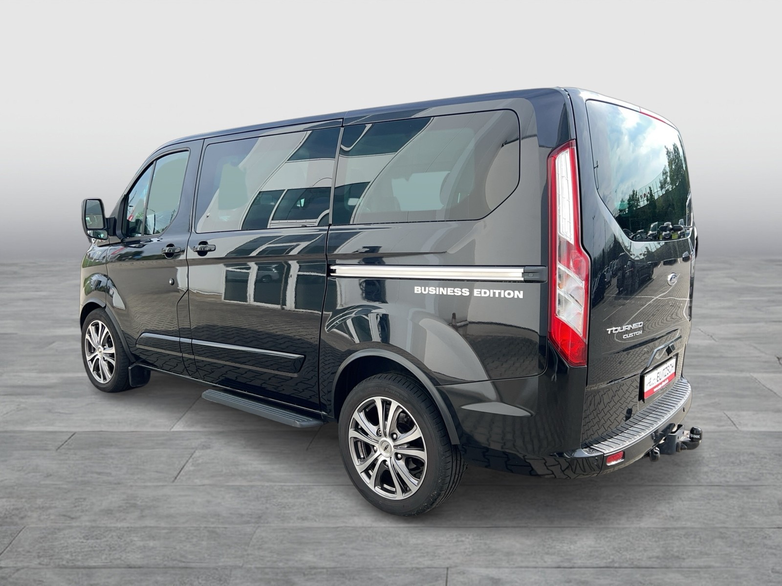 Fahrzeugabbildung Ford Tourneo Custom Business EditionTitanium Stanh. + FB Leder SH 6-Sitze