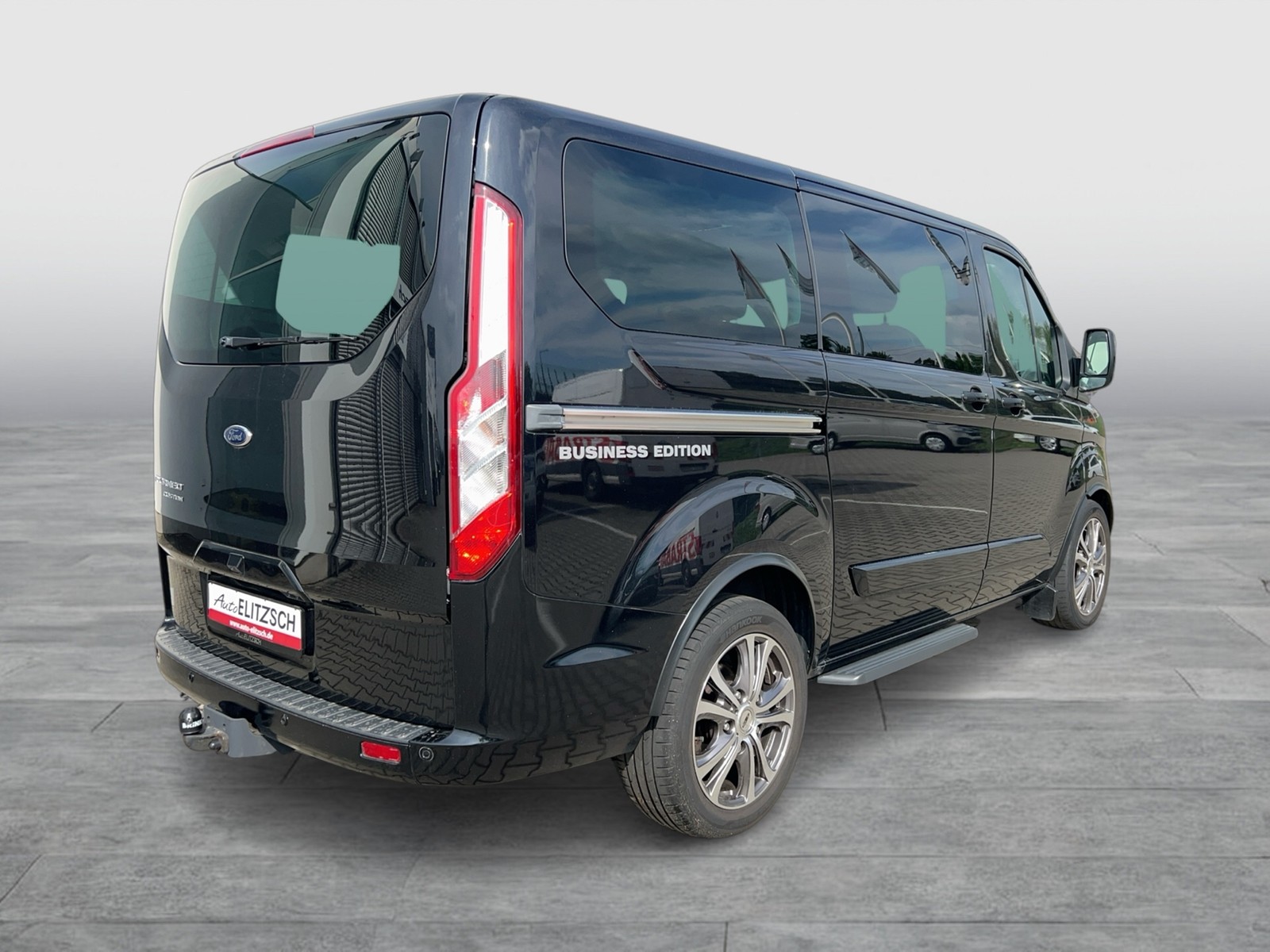 Fahrzeugabbildung Ford Tourneo Custom Business EditionTitanium Stanh. + FB Leder SH 6-Sitze