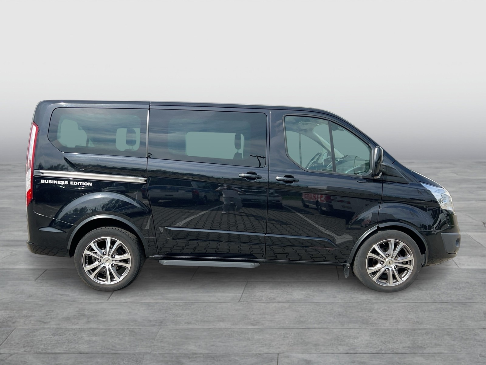 Fahrzeugabbildung Ford Tourneo Custom Business EditionTitanium Stanh. + FB Leder SH 6-Sitze