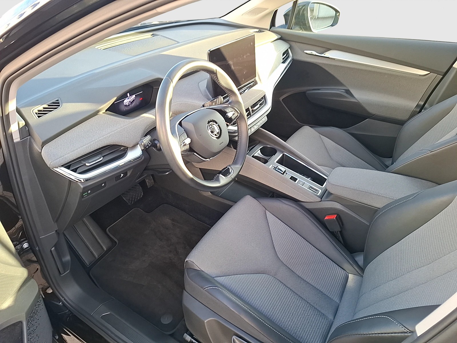 Fahrzeugabbildung SKODA Enyaq 60 Loft LED Navi AID GRA RFK SH 19