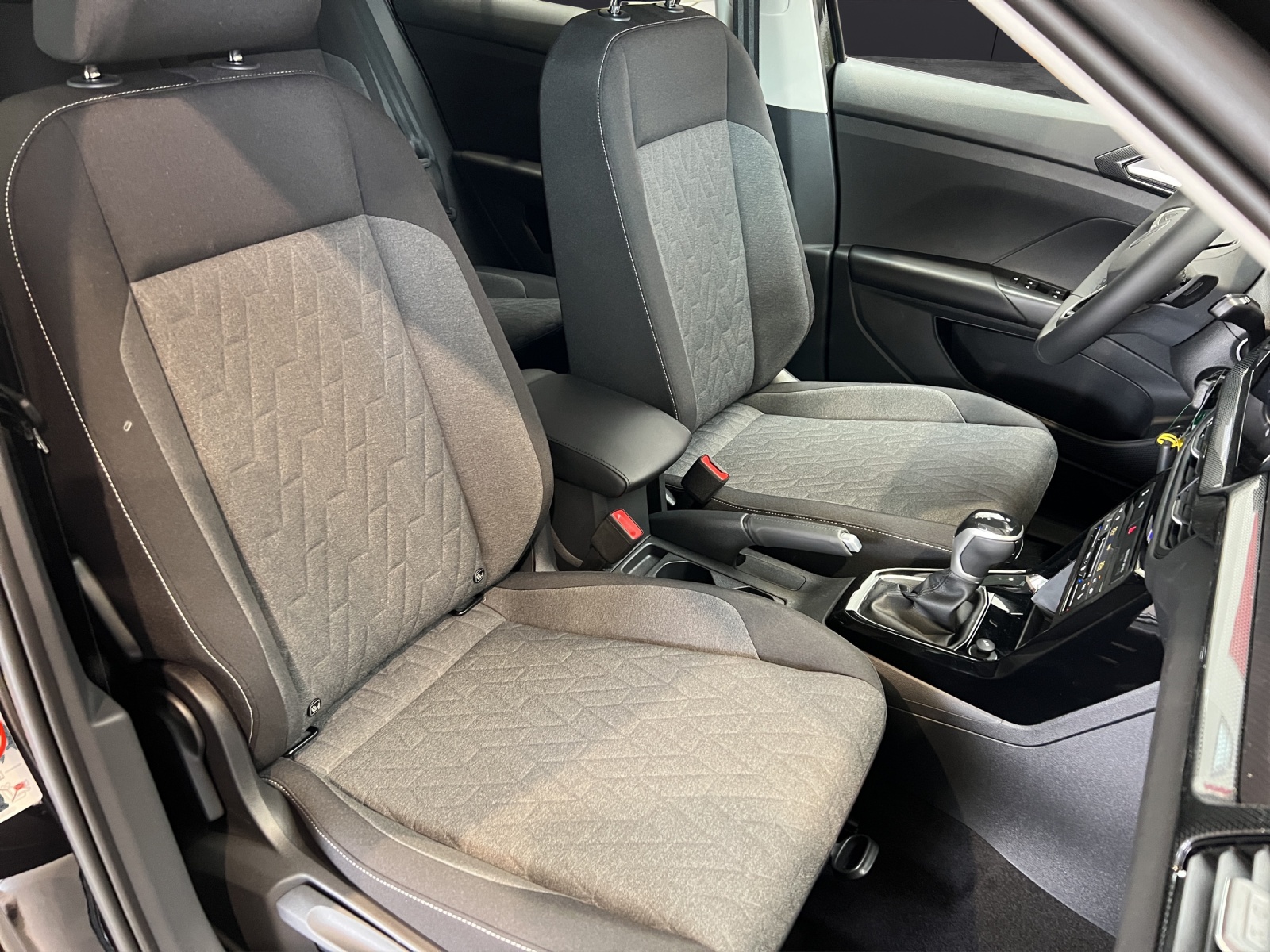 Fahrzeugabbildung Volkswagen T-Cross Life DSG ReadyToDiscover RearView ACC