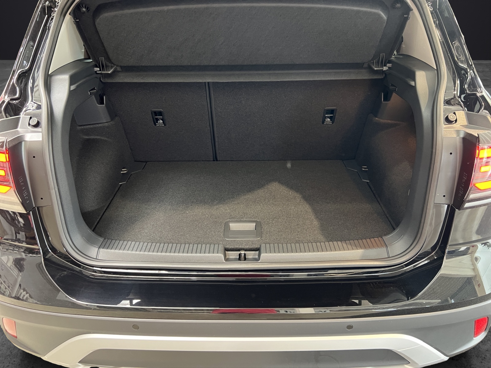 Fahrzeugabbildung Volkswagen T-Cross Life DSG ReadyToDiscover RearView ACC