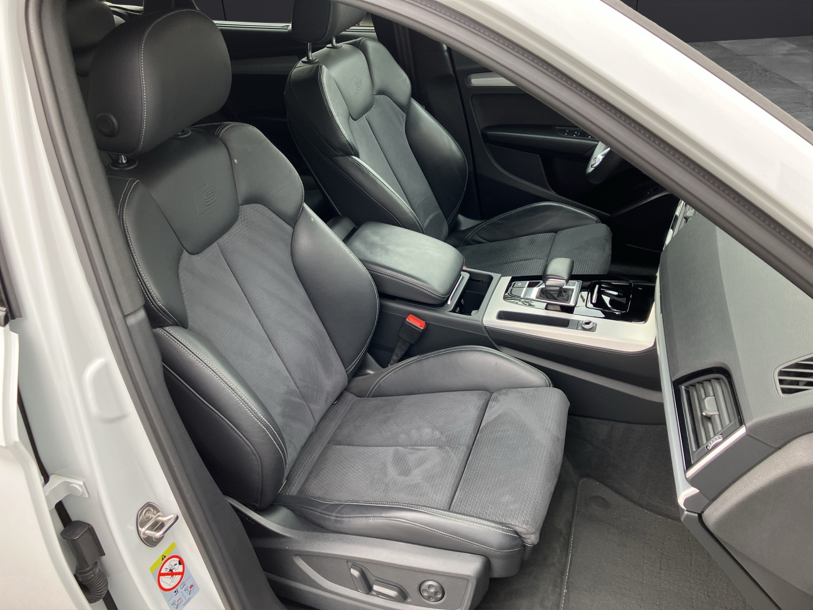Fahrzeugabbildung Audi Q5 50 TDI quattro S-line S-tronic LED Navi ACC AVC Park-Assist SH 20