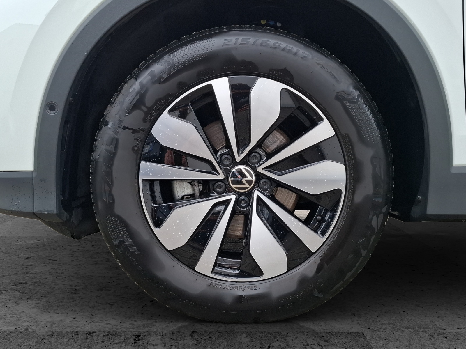 Fahrzeugabbildung Volkswagen Tiguan eTSI Life DSG LED Navi ACC RFK AHK SH