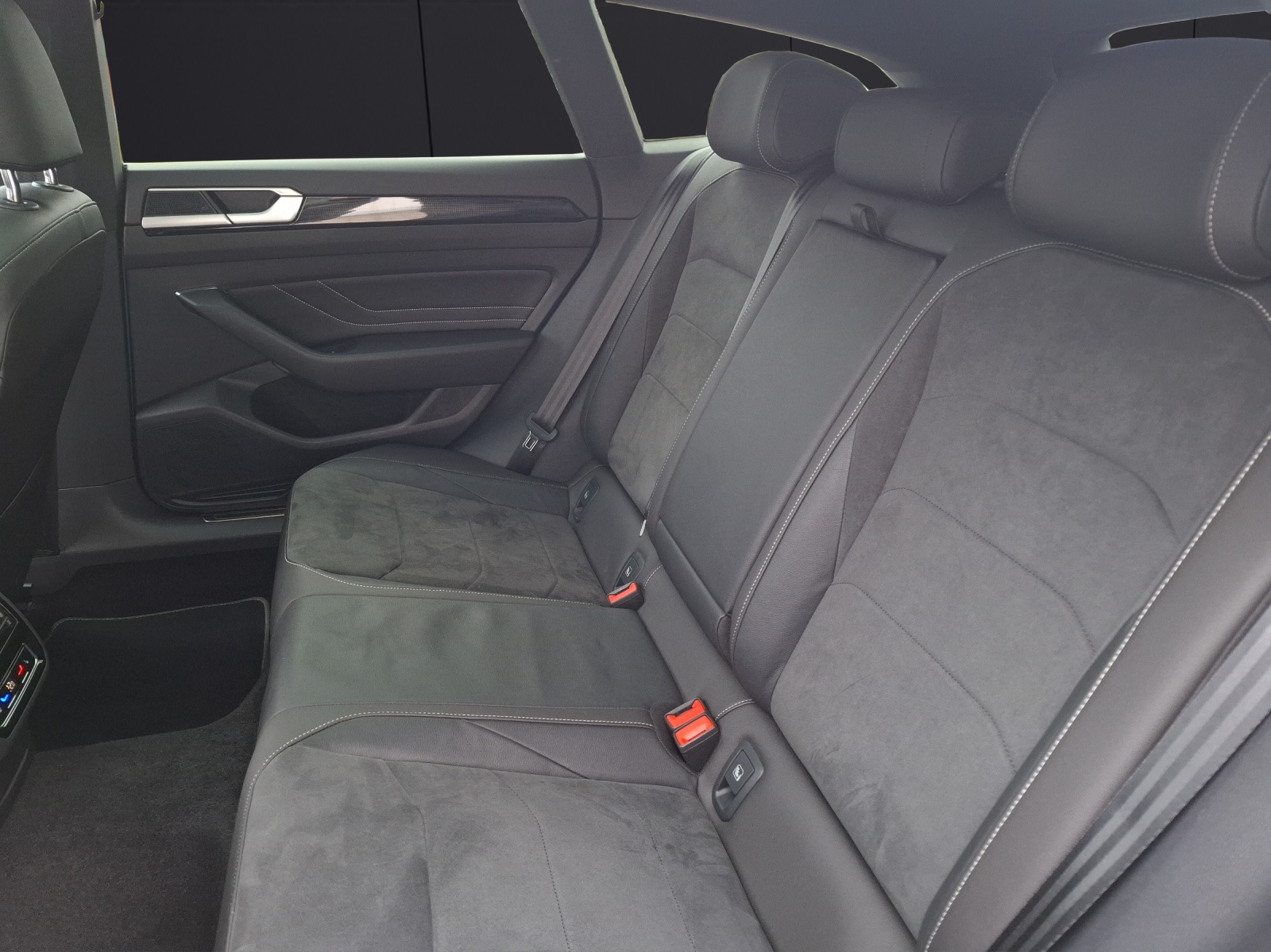 Fahrzeugabbildung Volkswagen Arteon SB TDI R-Line DSG 4M LED AHK Navi AID Pano ACC RFK SH