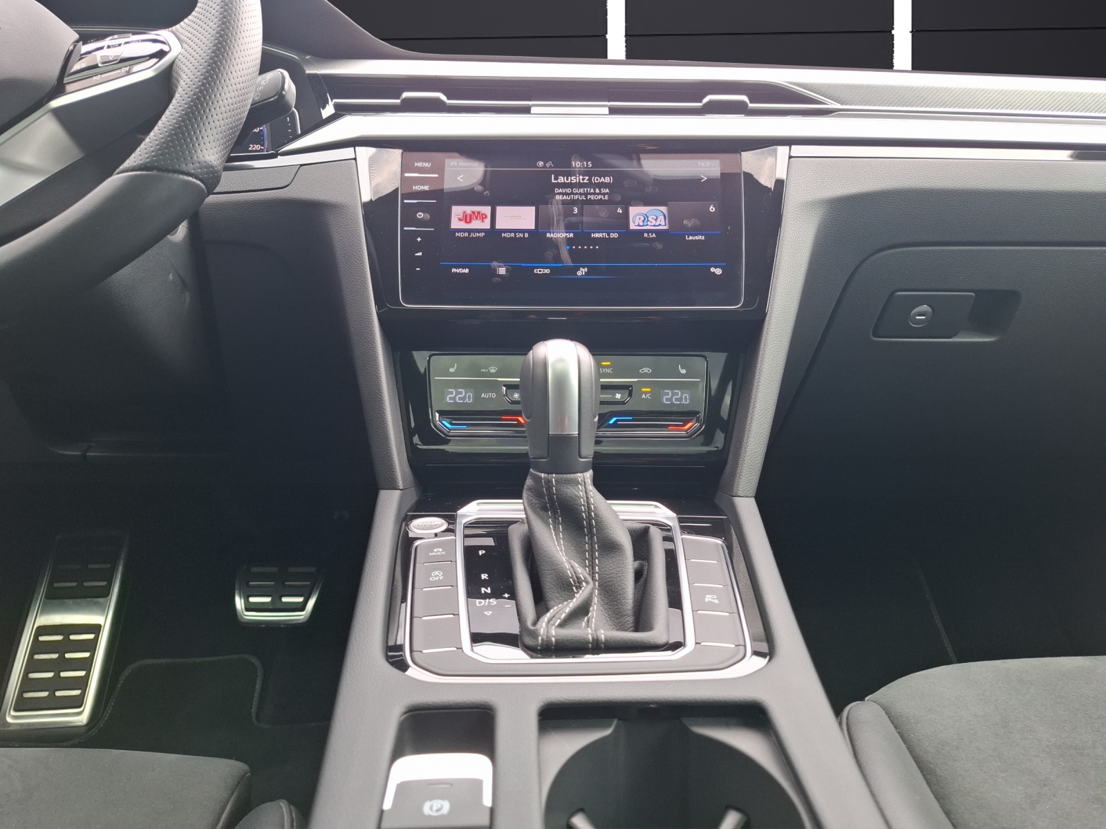 Fahrzeugabbildung Volkswagen Arteon SB TDI R-Line DSG 4M LED AHK Navi AID Pano ACC RFK SH