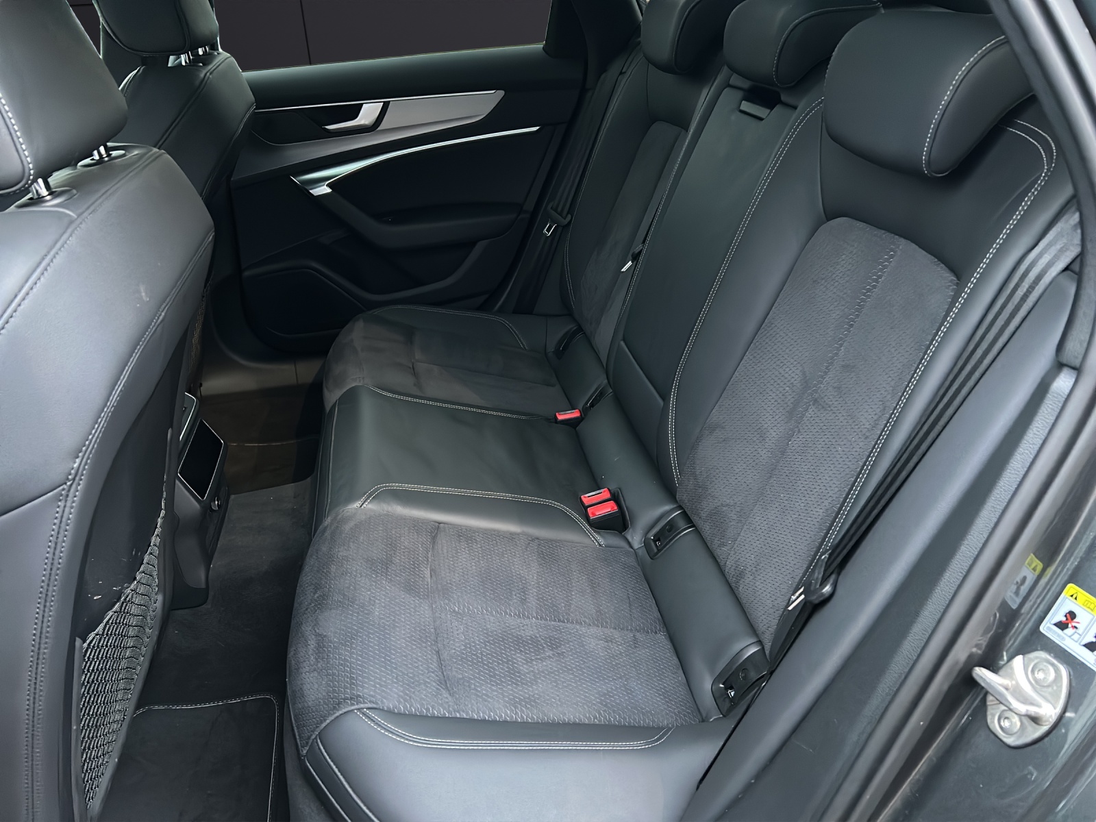 Fahrzeugabbildung Audi A6 Avant 45 TDI quattro sport S-tronic S-Line Matrix Navi AVC ACC 19