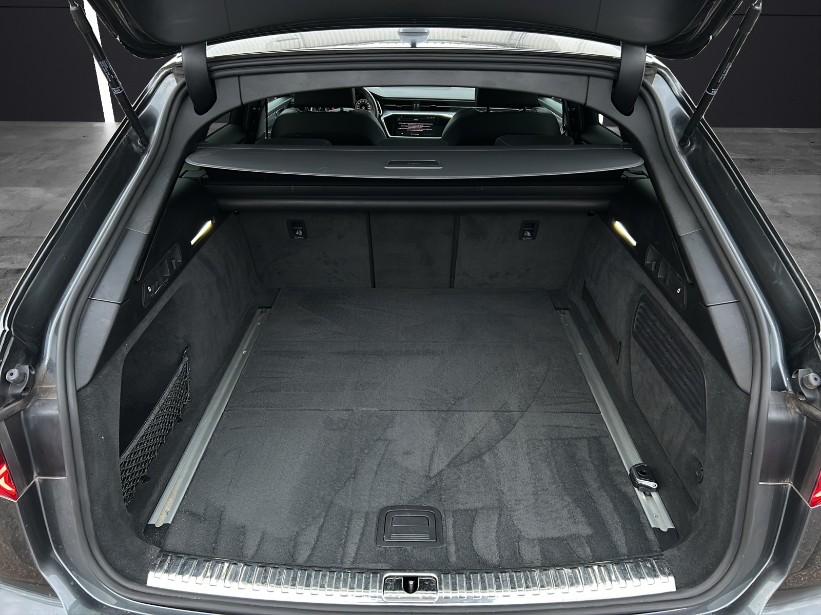 Fahrzeugabbildung Audi A6 Avant 45 TDI quattro sport S-tronic S-Line Matrix Navi AVC ACC 19