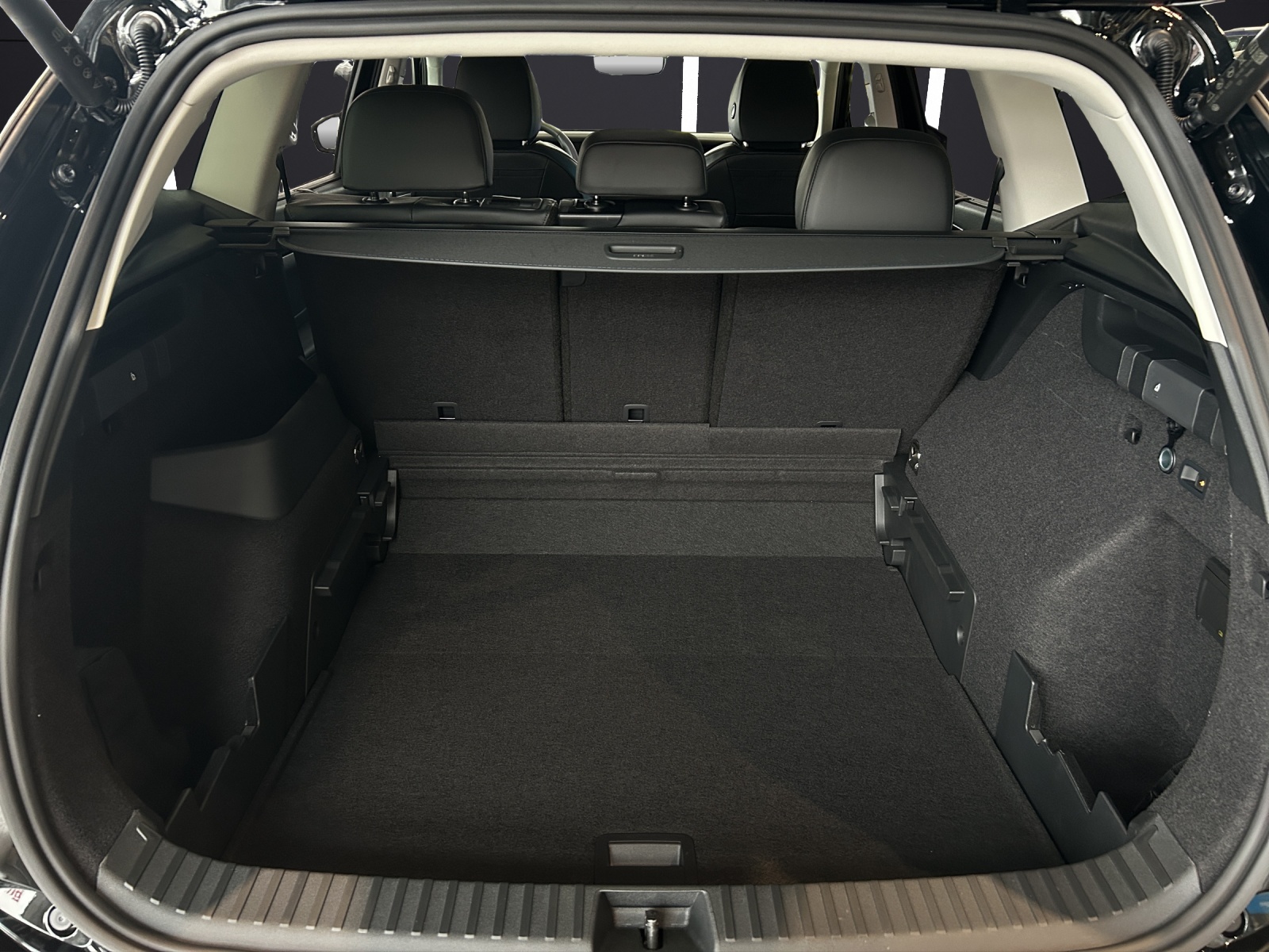 Fahrzeugabbildung Volkswagen Tayron TDI Elegance LED+ AHZV RearView