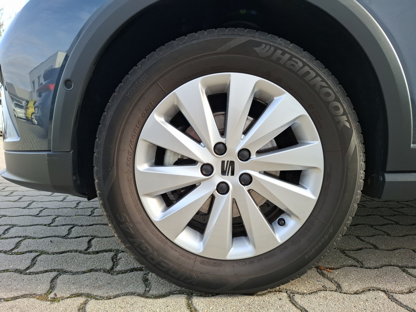 Fahrzeugabbildung SEAT Arona TSI Style DSG LED Navi AID ACC Park-Assist SH