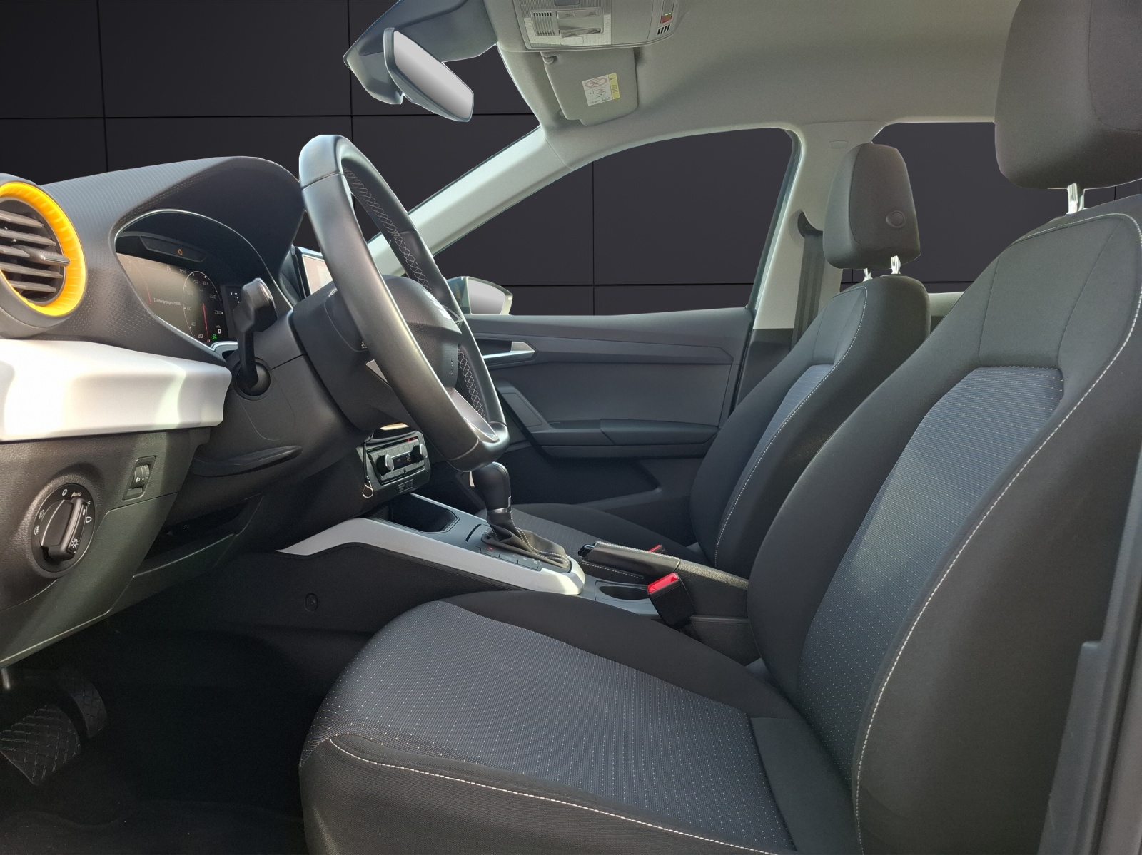 Fahrzeugabbildung SEAT Arona TSI Style DSG LED Navi AID ACC Park-Assist SH