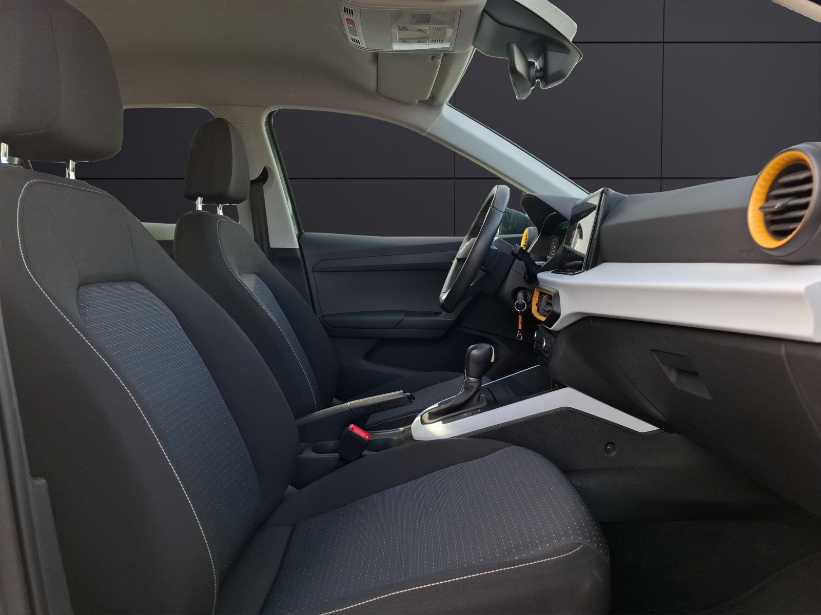 Fahrzeugabbildung SEAT Arona TSI Style DSG LED Navi AID ACC Park-Assist SH