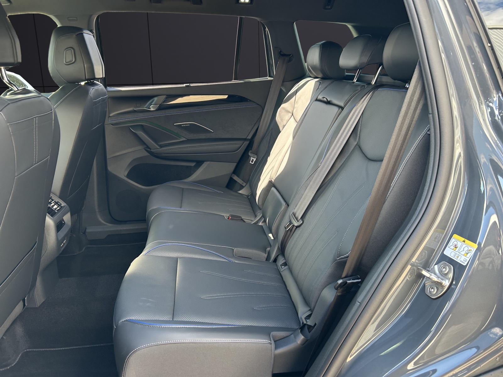 Fahrzeugabbildung Volkswagen Tayron R-Line PHEV IQ-Light PANO AHK